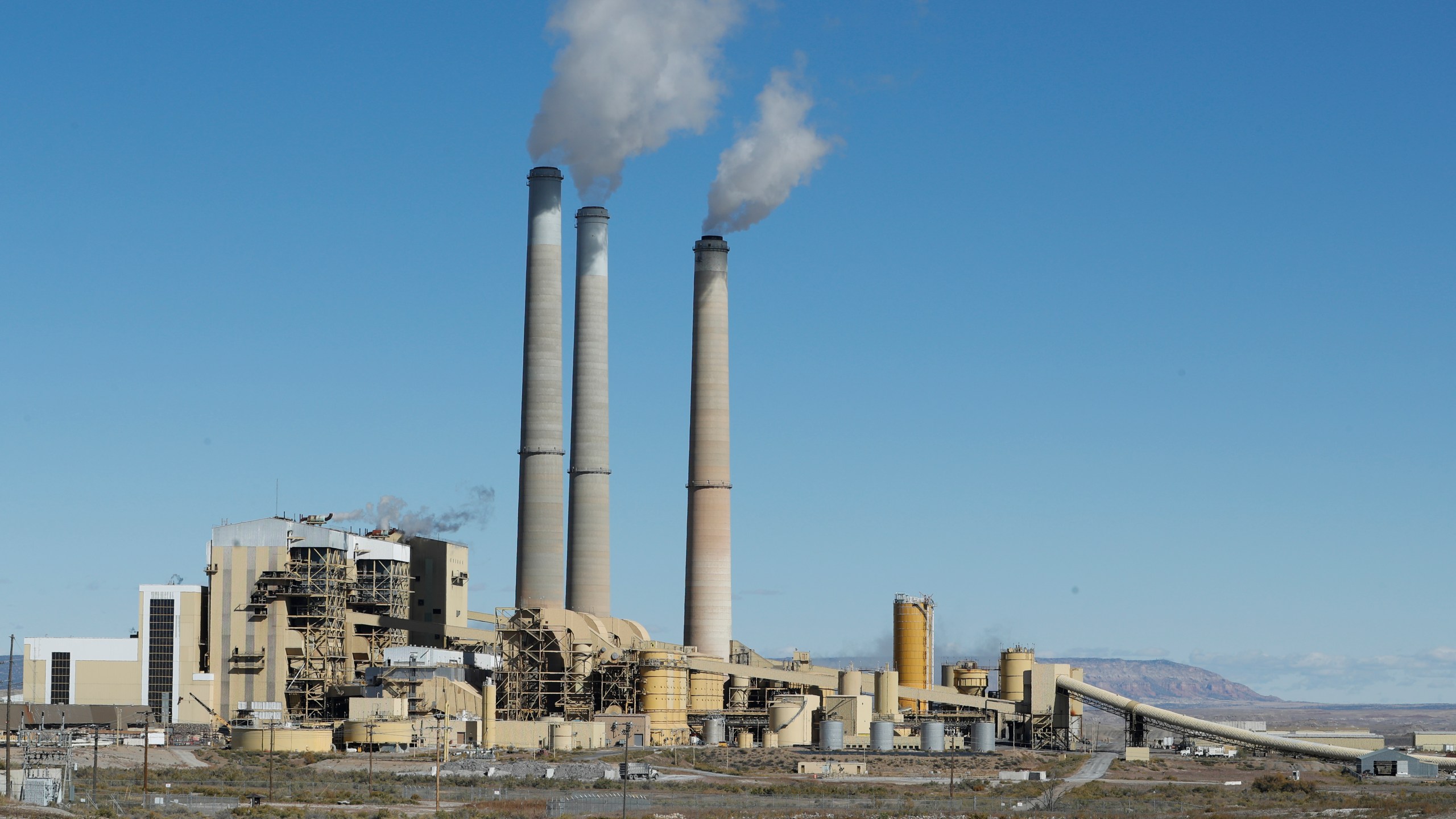 Emissions rise from the smokestacks of Pacificorp's 1440 megawatt coal-fired power plant on Oct. 9, 2017, in Castle Dale, Utah. (Credit: George Frey/Getty Images)