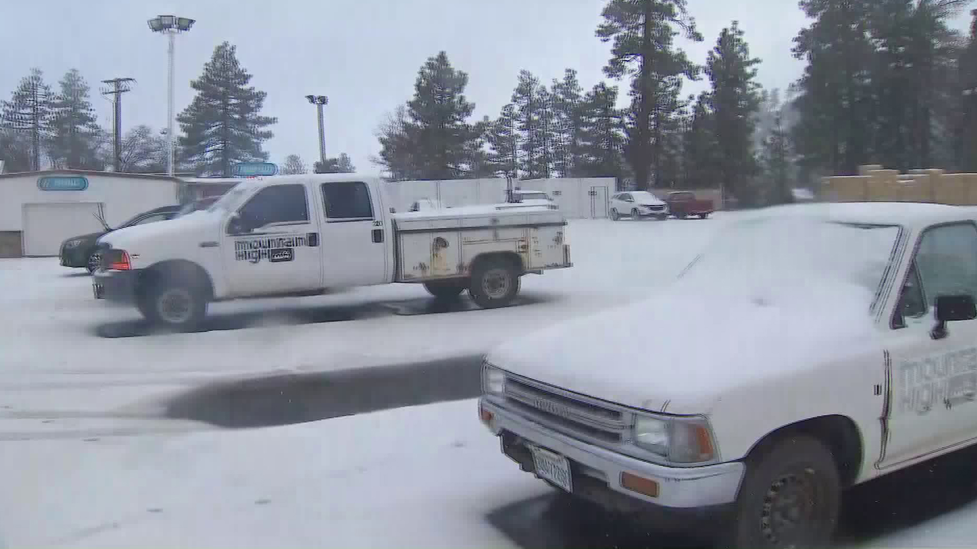 Snow covers vehicles in Mountain High Resort in Wrightwood on Nov. 20, 2019. (Credit: KTLA)