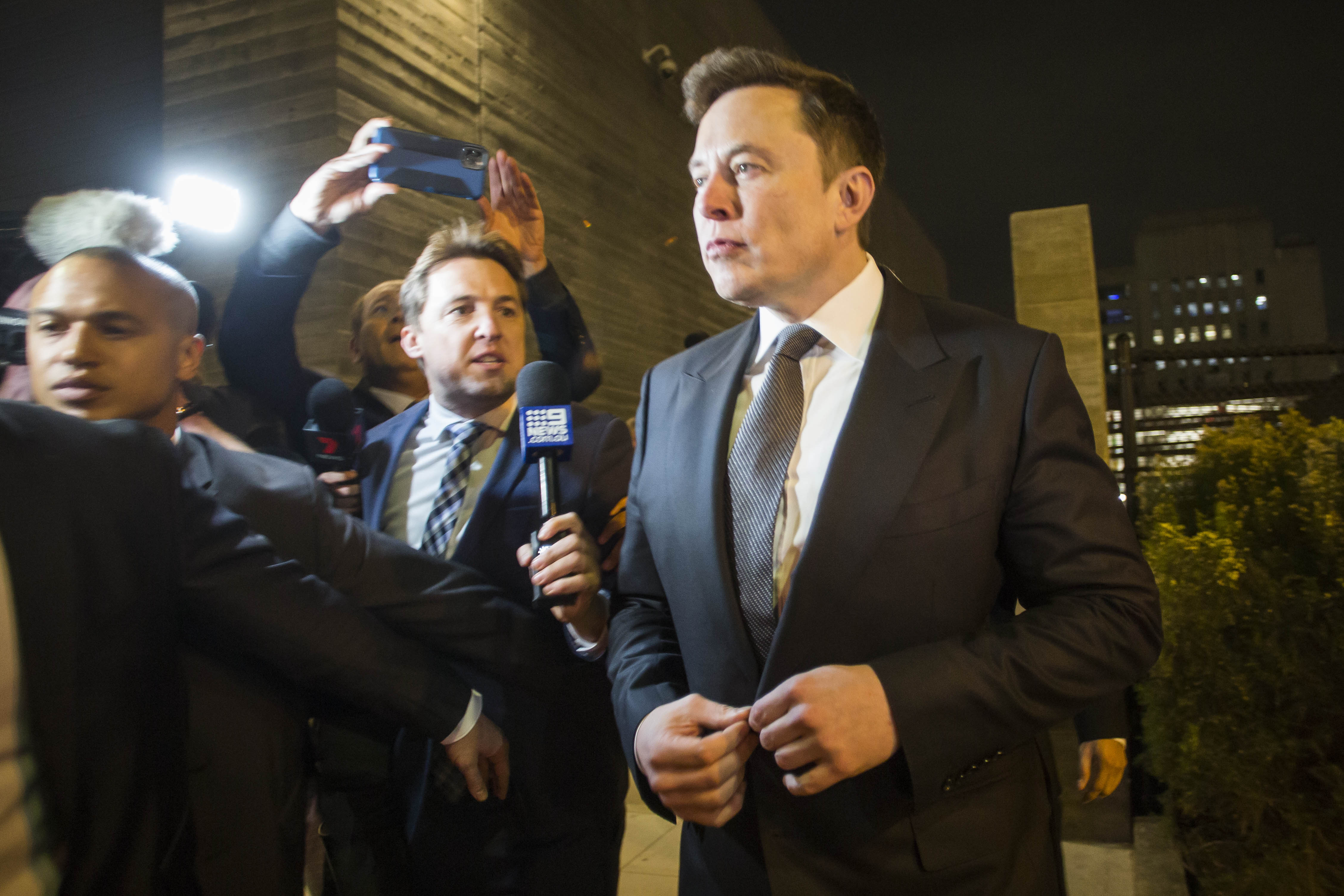 Elon Musk leaves a federal courthouse in Los Angeles through a back door on Dec. 3, 2019. (Credit: Apu Gomes / Getty Images)