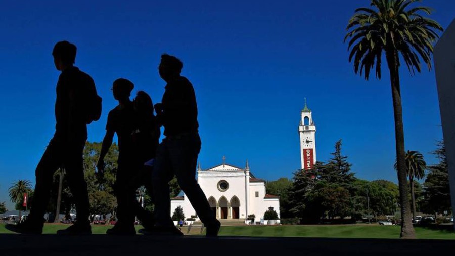 Loyola Marymount University in Los Angeles is the site of a labor dispute between union cooks, dishwashers and servers and the company that runs the school’s food service.(Credit: Los Angeles Times)