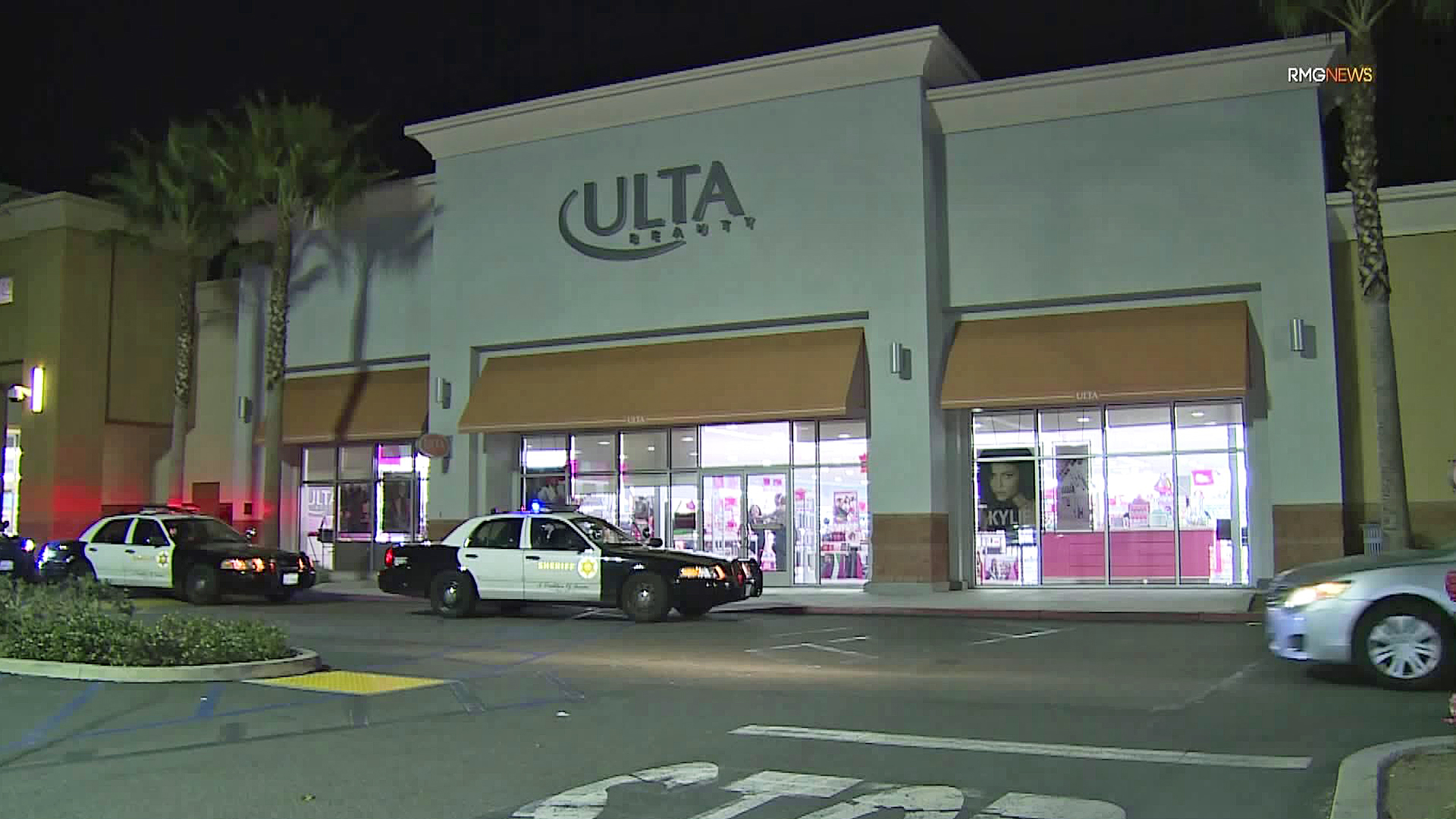 Authorities respond to a burglary at an Ulta Beauty store in Rosemead on Dec. 17, 2019. (Credit: RMG News)