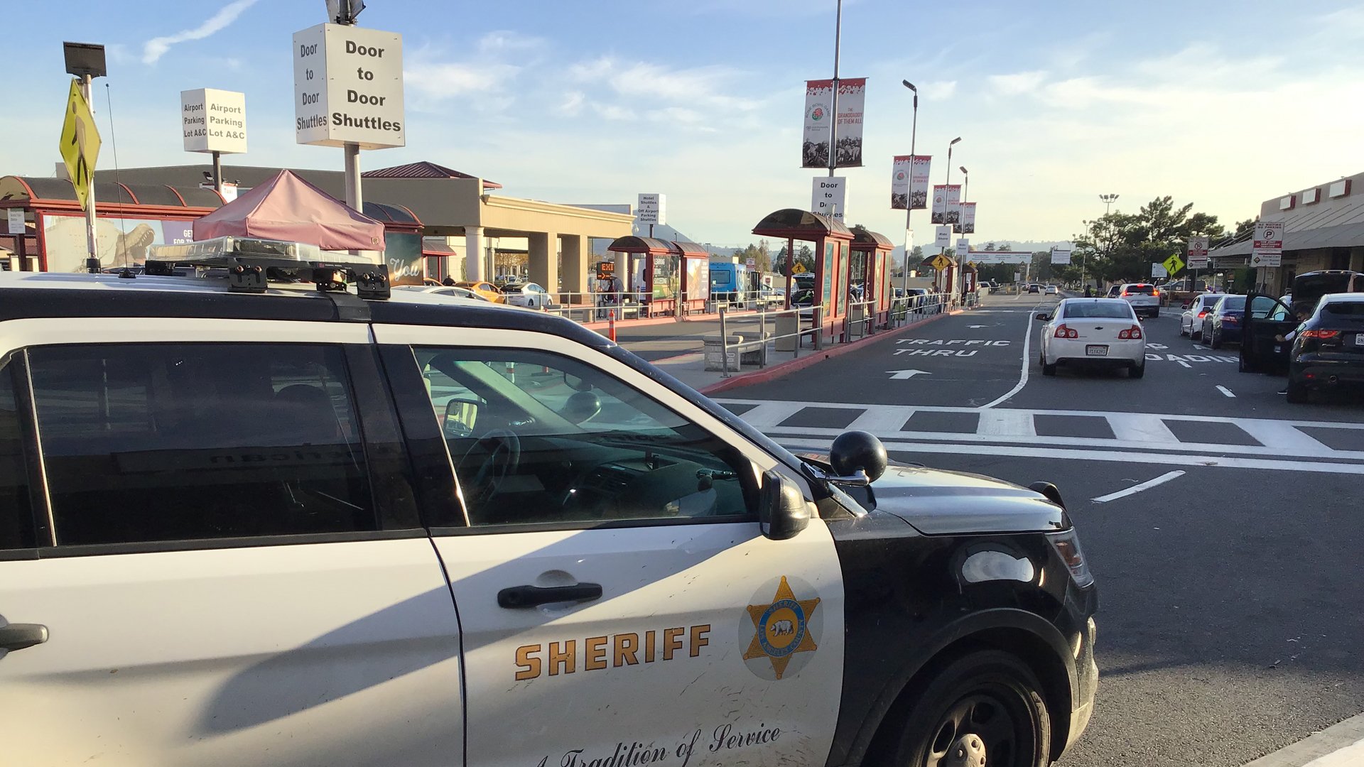 Police and sheriff's deputies arrested a kidnapping suspect and recovered two abducted children as the suspect awaited an out-of-state flight at the Hollywood Burbank Airport on Jan. 4, 2019. (Credit: Los Angeles County Sheriff's Department)