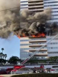 A fire erupted at Barrington Plaza on Jan. 29, 2020. (Credit: Adam Stillman) 