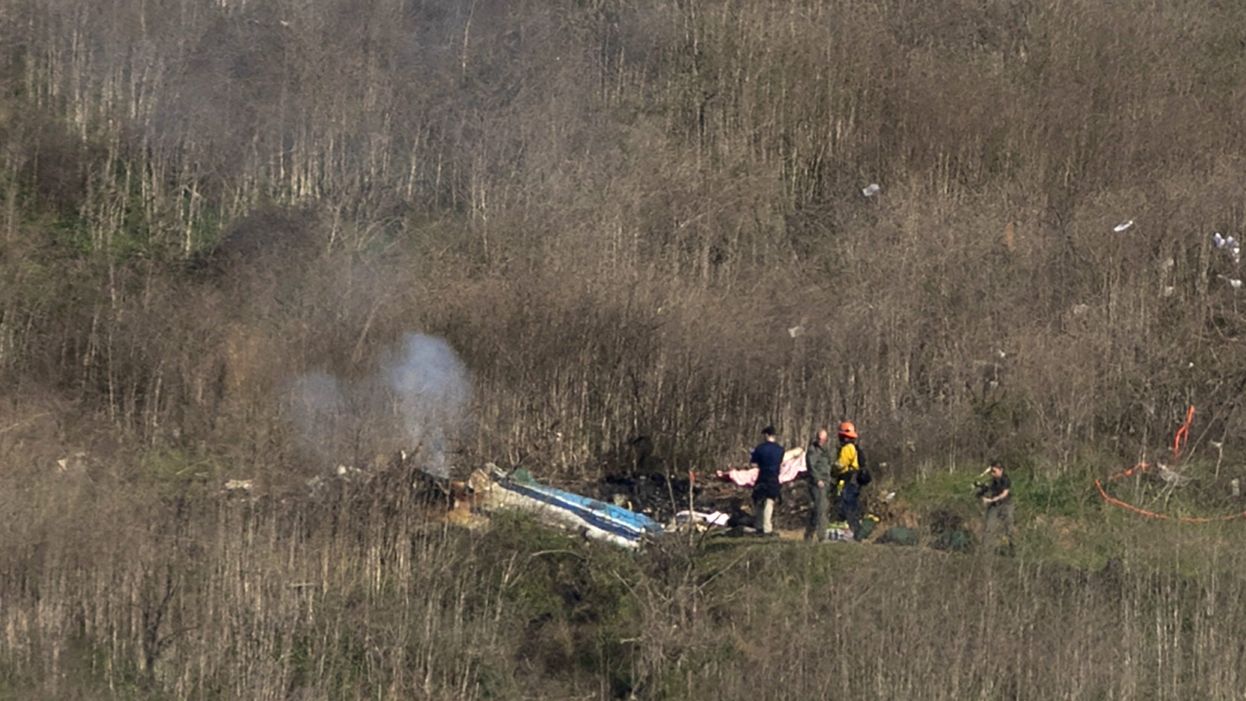 Investigators work at the scene of a helicopter crash that killed former NBA star Kobe Bryant on Jan. 26, 2020, in Calabasas. (Credit: David McNew/Getty Images)