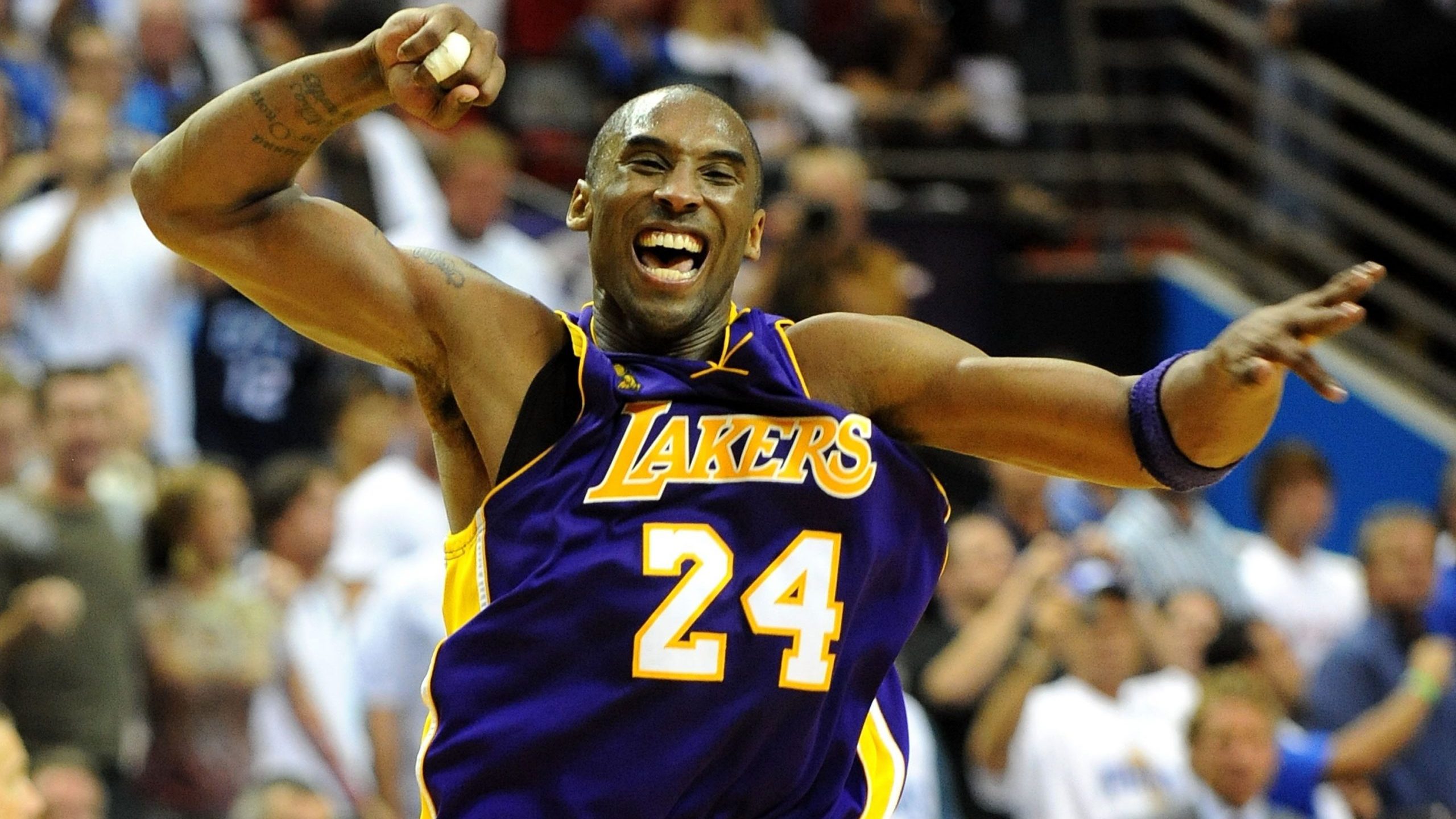 Kobe Bryant of the Los Angeles Lakers celebrates after defeating the Orlando Magic 99-86 in Game 5 of the 2009 NBA Finals in Orlando, Florida. (Credit: Ronald Martinez / Getty Images)