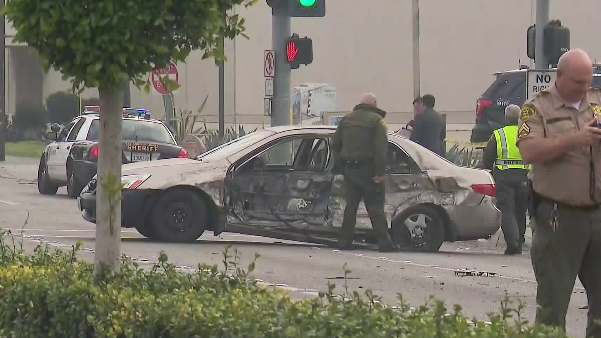 Two deputies crash into a car in Paramount on Jan. 16, 2020. (Credit: KTLA)