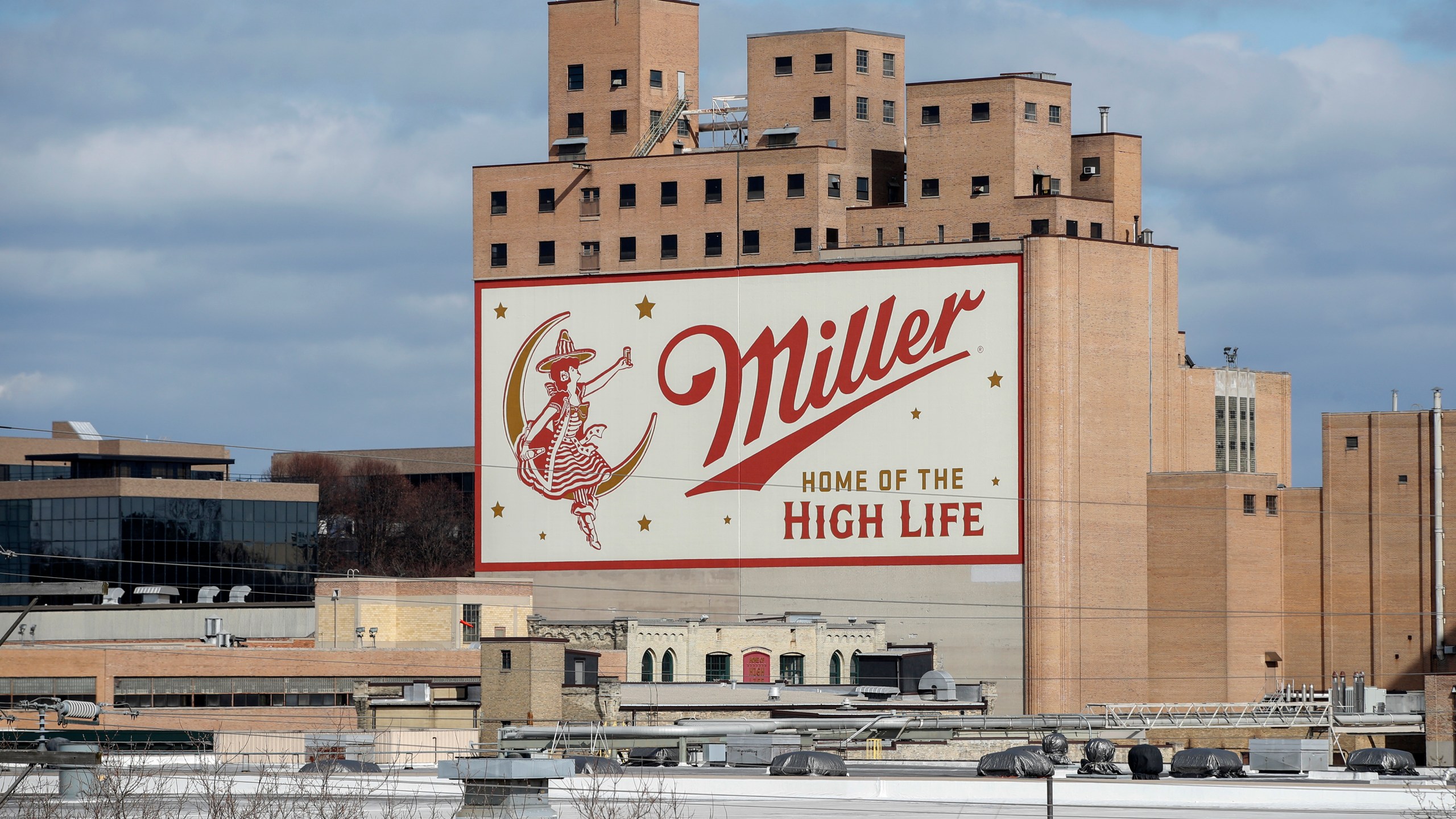 An exterior view of the Molson Coors Brewing Co. campus on Feb. 27, 2020, in Milwaukee, Wisc. On Feb. 26, an employee allegedly shot and killed five coworkers before killing himself. (Kamil Krzaczynski/Getty Images)