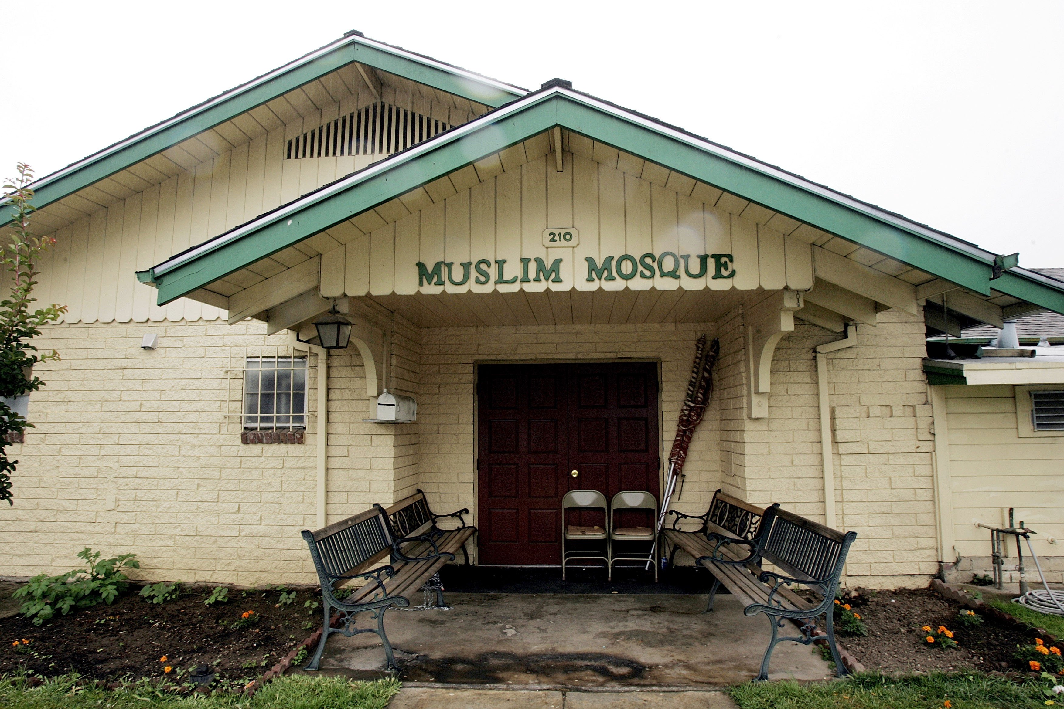 The mosque in Lodi where FBI agents arrested Hamid Hayat is seen on June 8, 2005. (Credit: David Paul Morris / Getty Images)