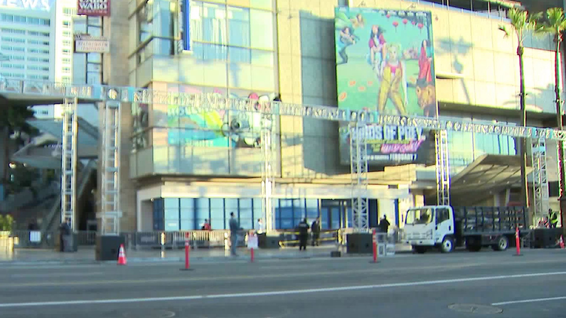 A man remains on a scaffolding outside the Dolby Theatre in Hollywood on Feb. 1, 2020. (Credit: KTLA)