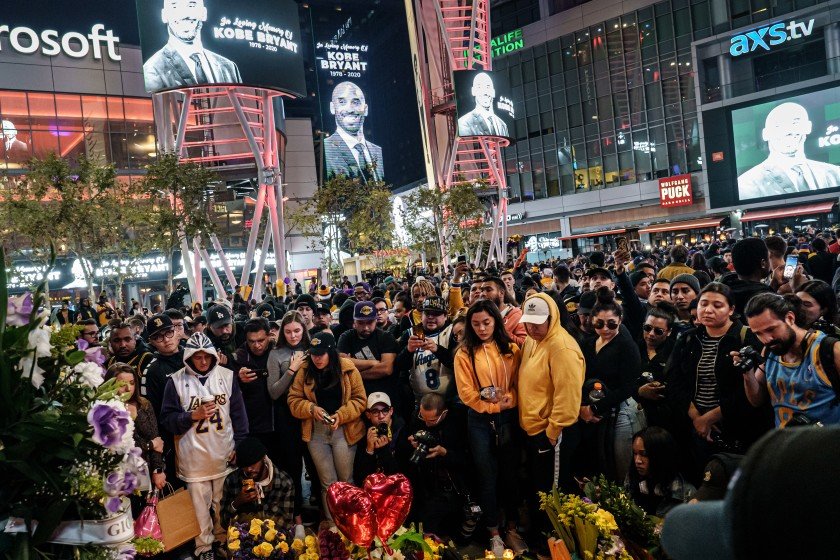 Fans gather outside Staples Center on Jan. 26, 2020 to mourn the death of Kobe Bryant.(Credit: Marcus Yam / Los Angeles Times)