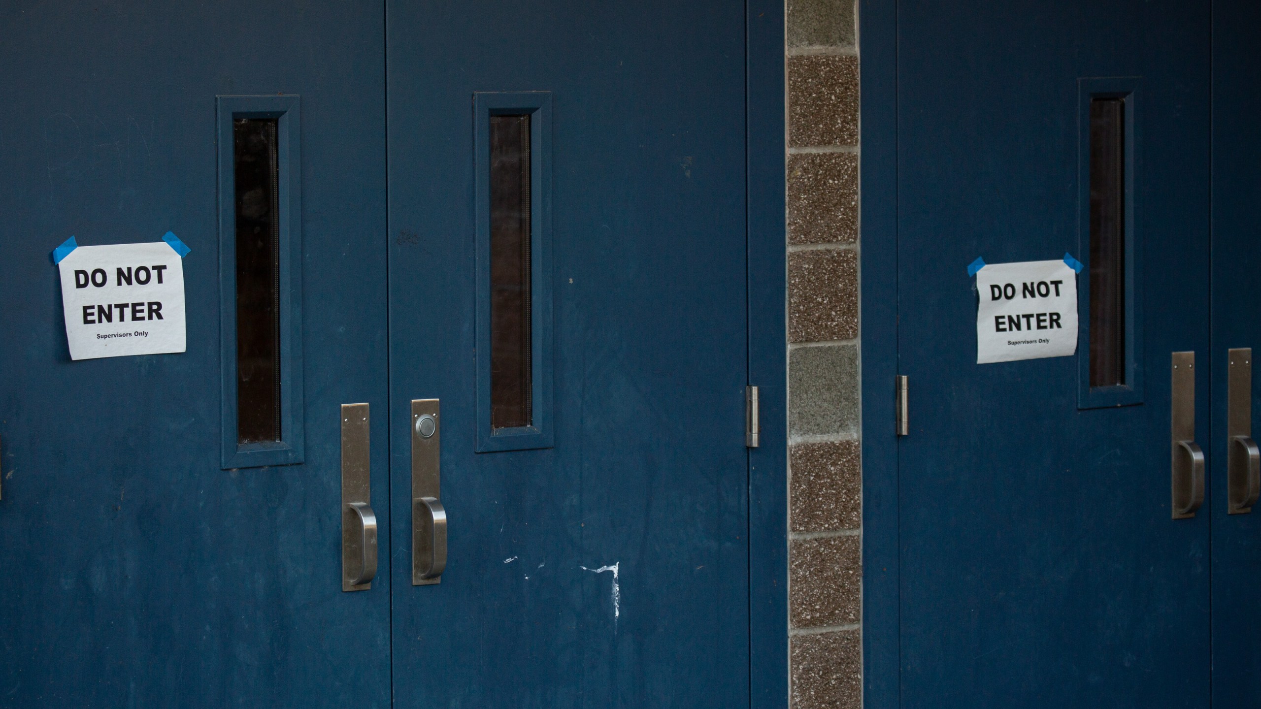 Do not enter signs are seen taped to doors at Bothell High School on Feb. 27, 2020 in Bothell, Washington. (David Ryder/Getty Images)