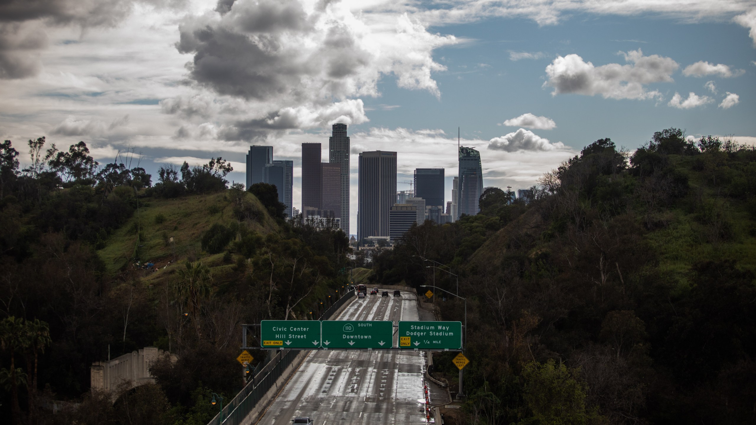 A nearly empty 110 Freeway is seen near downtown Los Angeles on March 19, 2020. (Credit: Apu Gomes / AFP / Getty Images)