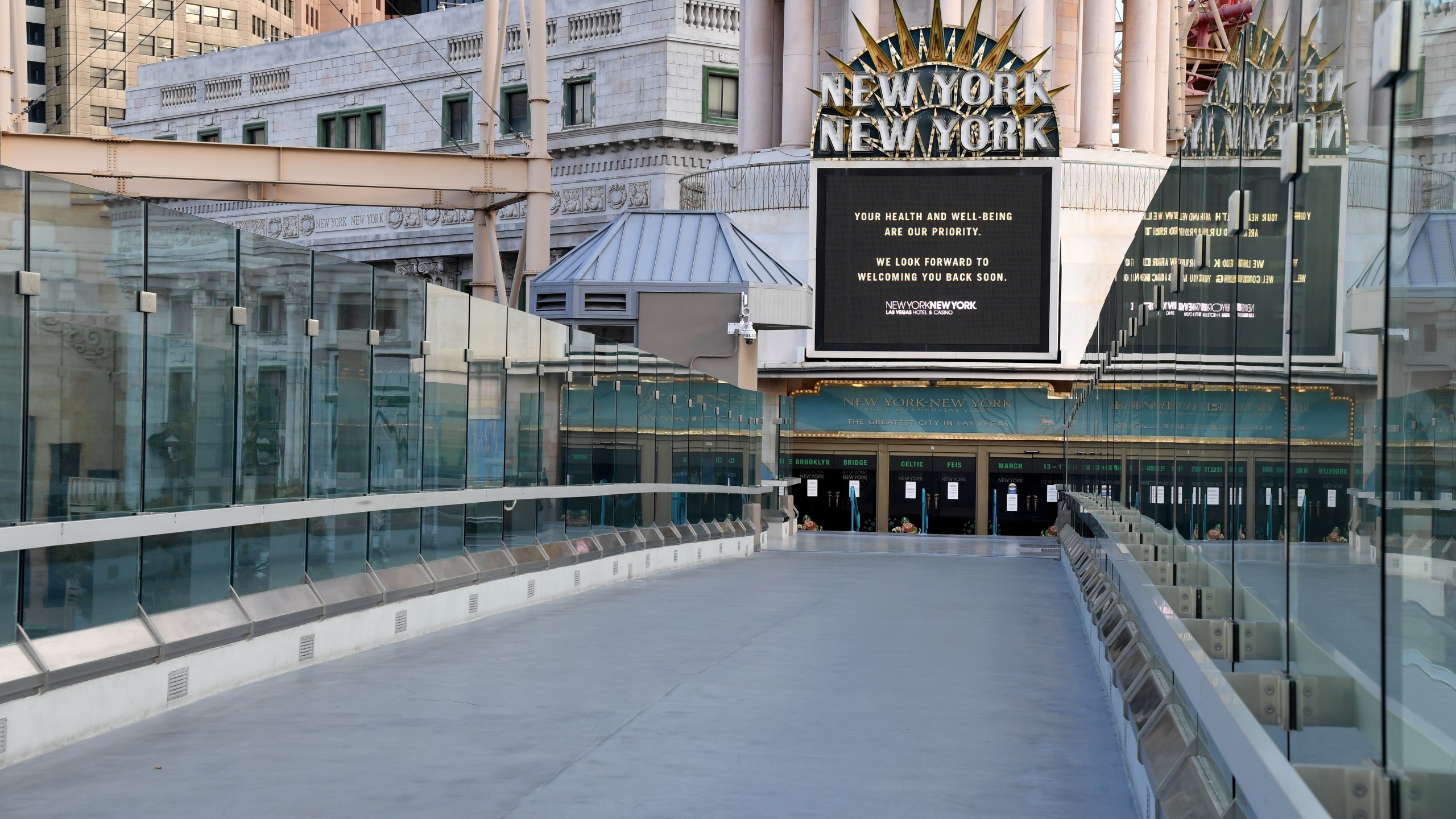 A sign at an entrance at the New York-New York Hotel & Casino displays a message after the Las Vegas Strip resort was closed as the coronavirus continues to spread across the U.S. on March 17, 2020. (Credit: Ethan Miller / Getty Images)