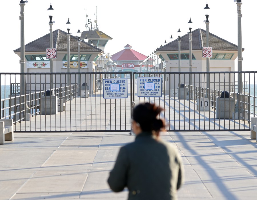 A person stands in front of the closed Huntington Beach Pier on March 24, 2020.(Michael Heiman/Getty Images)