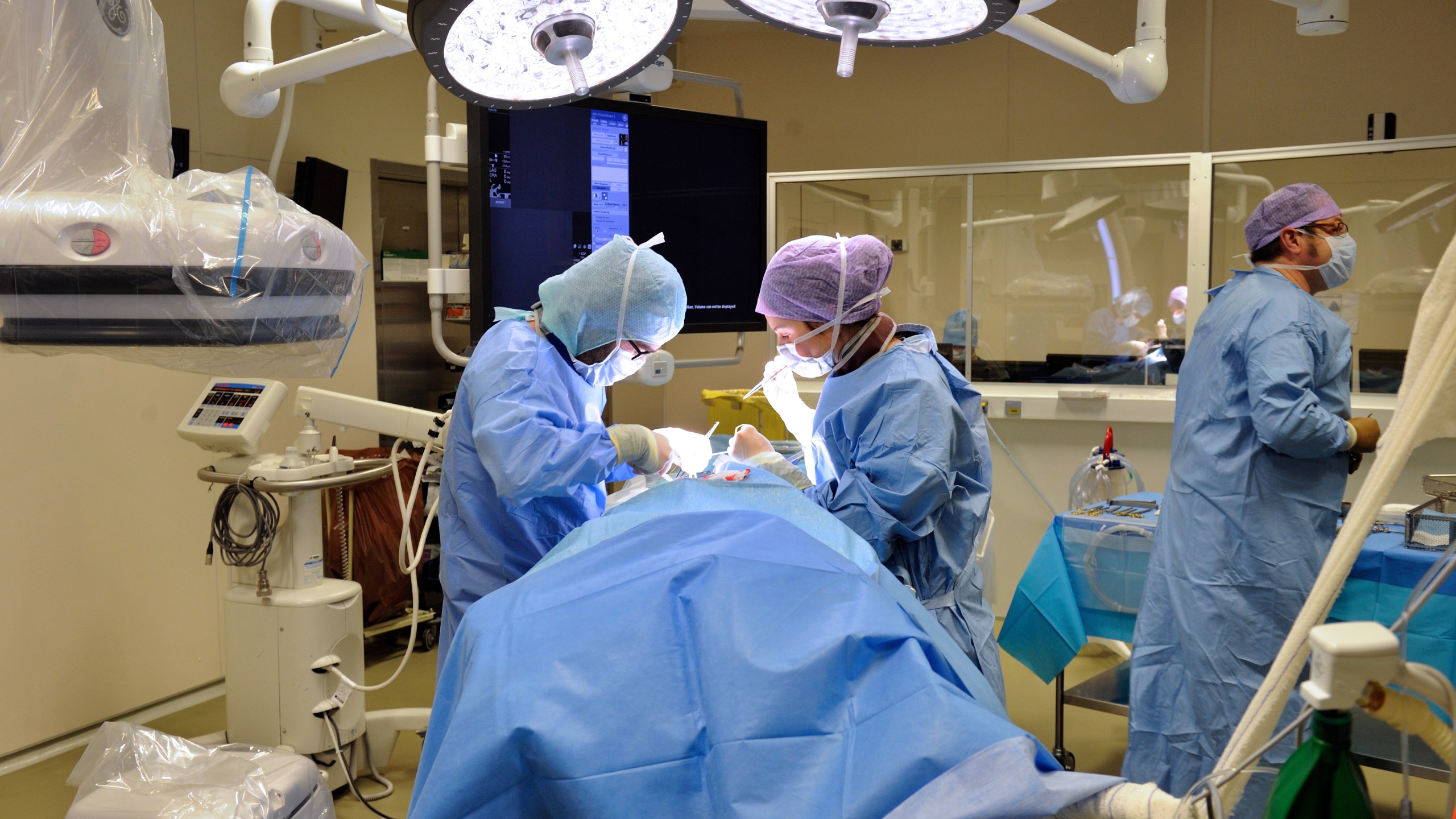 Surgeons operate in an operating theater at a cardiology hospital in this file photo from 2013. (PHILIPPE HUGUEN/AFP via Getty Images)