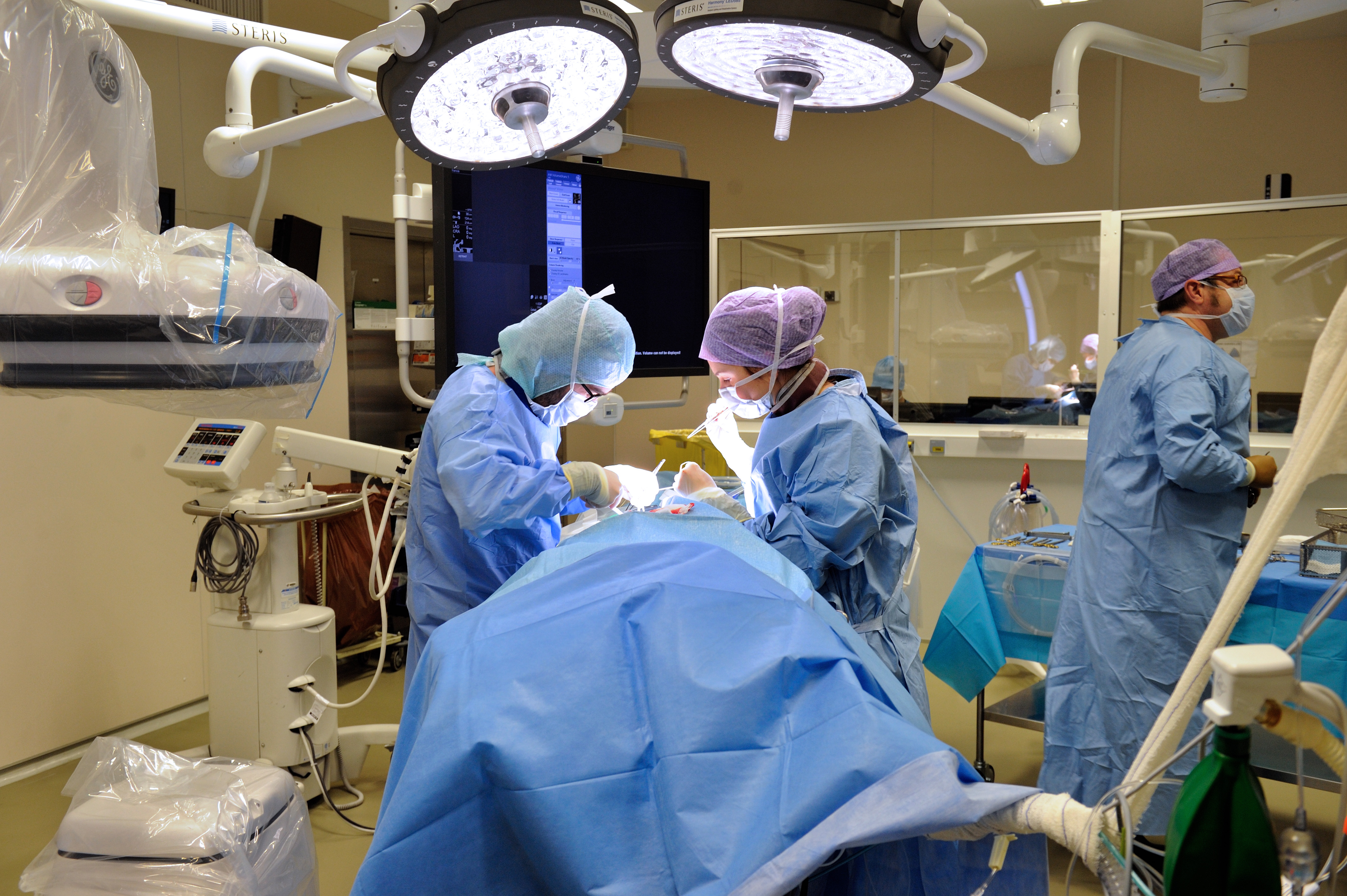 Surgeons operate in an operating theater at a cardiology hospital in this file photo from 2013. (PHILIPPE HUGUEN/AFP via Getty Images)