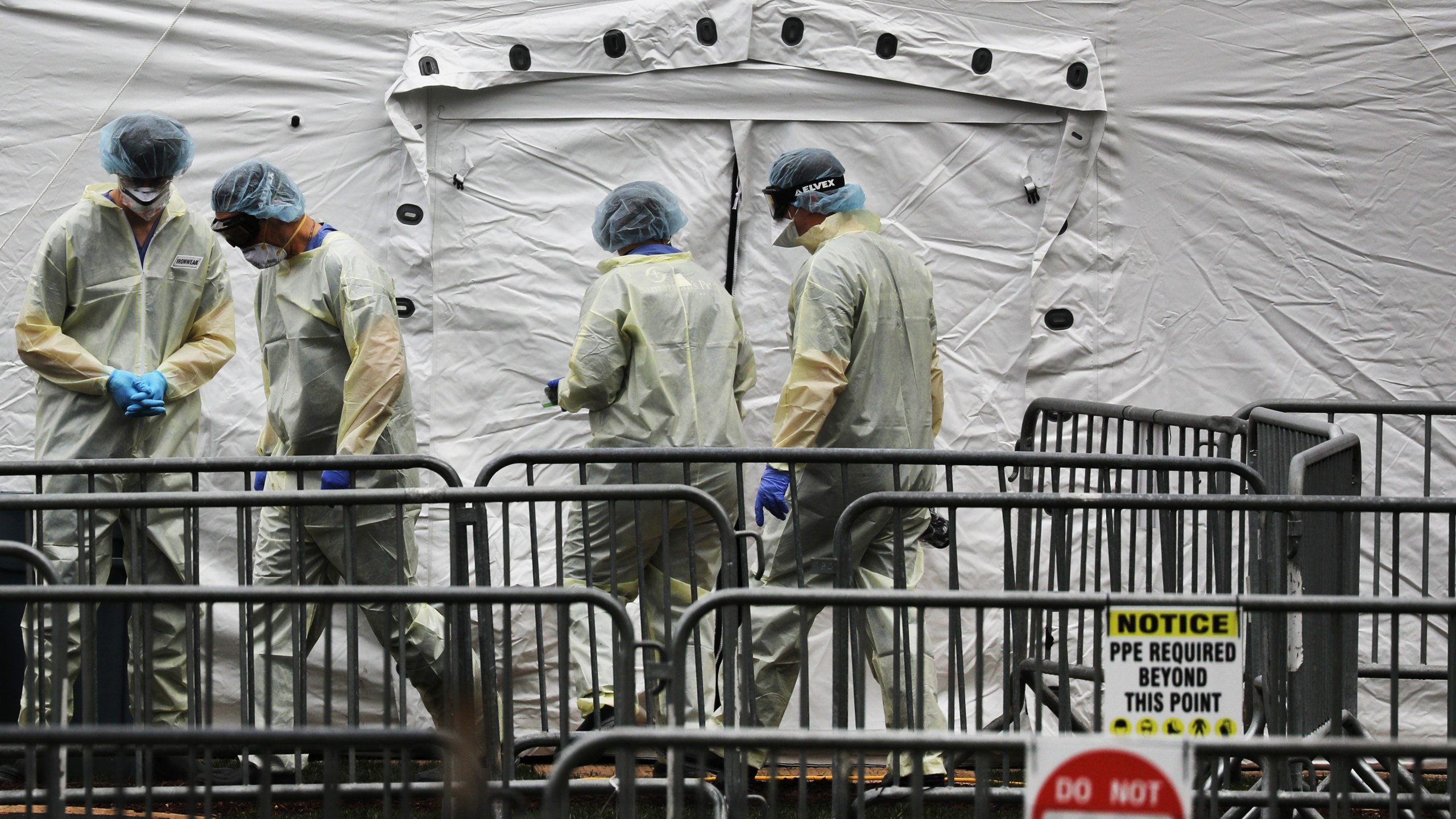 Members of the International Christian humanitarian organization Samaritans' Purse gather at a field hospital in New York's Central Park on April 4, 2020 in New York City. (Getty Images)