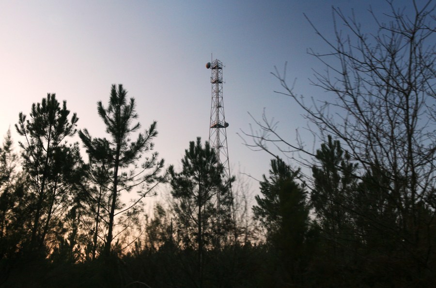 This picture taken on January 11, 2010 in Arjuzanx, southwestern France, shows a mobile phone mast antenna. (LOIC VENANCE/AFP via Getty Images)