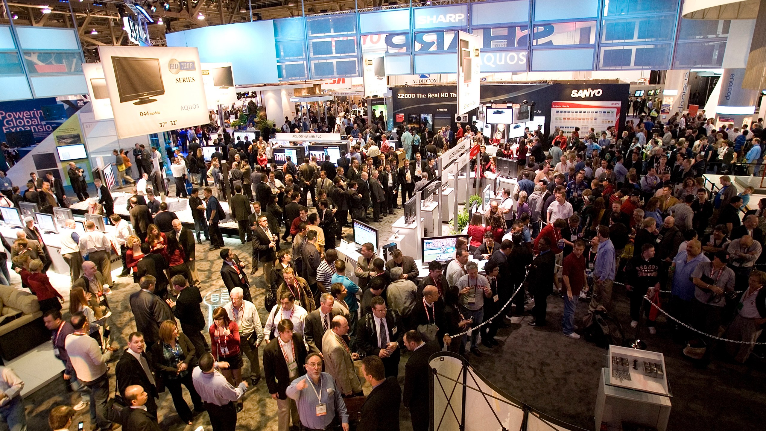 Crowds of people are seen at the 2008 International Consumer Electronics Show at the Las Vegas Convention Center Jan. 8, 2008, in Las Vegas, Nevada. (David Paul Morris/Getty Images)