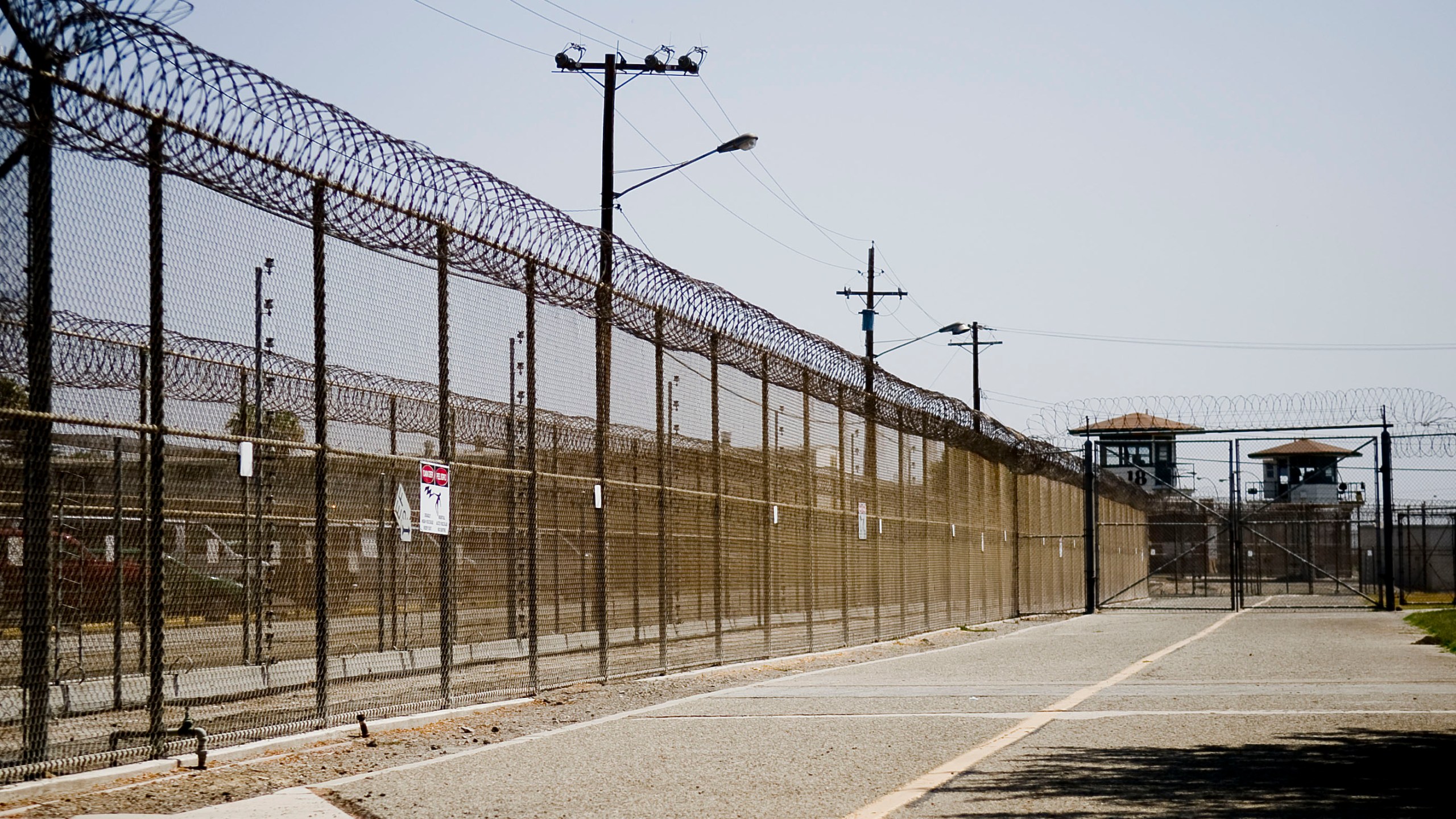 The California Institution for Men prison fence is seen on August 19, 2009, in Chino, California. (Michal Czerwonka/Getty Images)