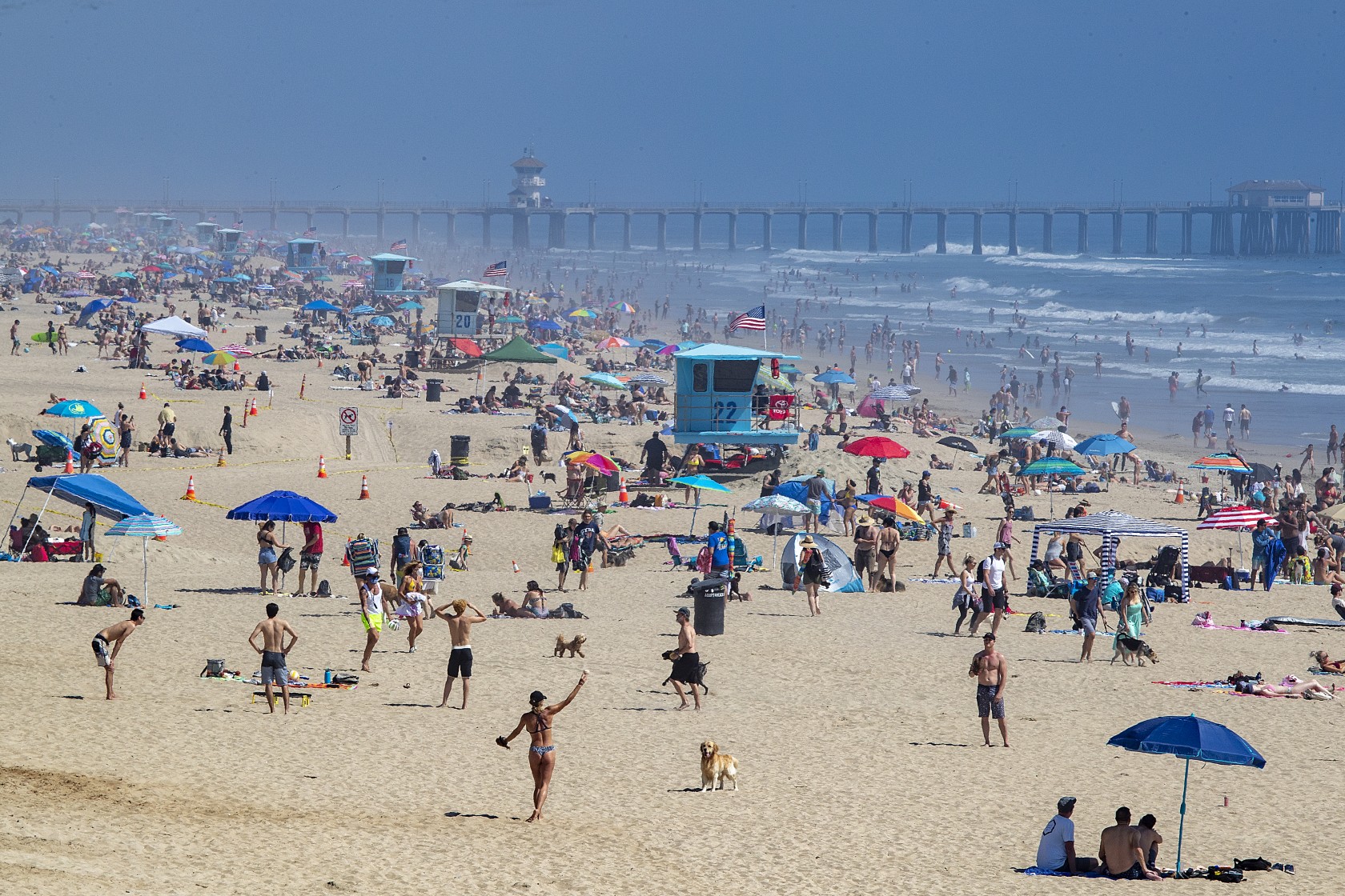 Thousands of beachgoers enjoy a sunny day at Huntington Beach despite the state-mandated stay-at-home order on April 25, 2020. (Allen J. Schaben/Los Angeles Times)