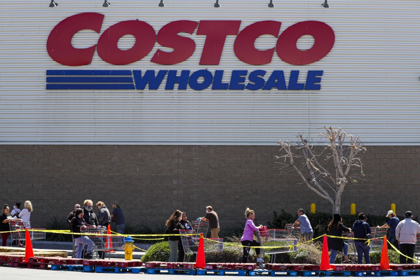 Shoppers line up outside a Costco in Victorville on April 2, 2020, waiting to go inside amid social distancing rules during the COVID-19 pandemic.(Irfan Khan / Los Angeles Times)