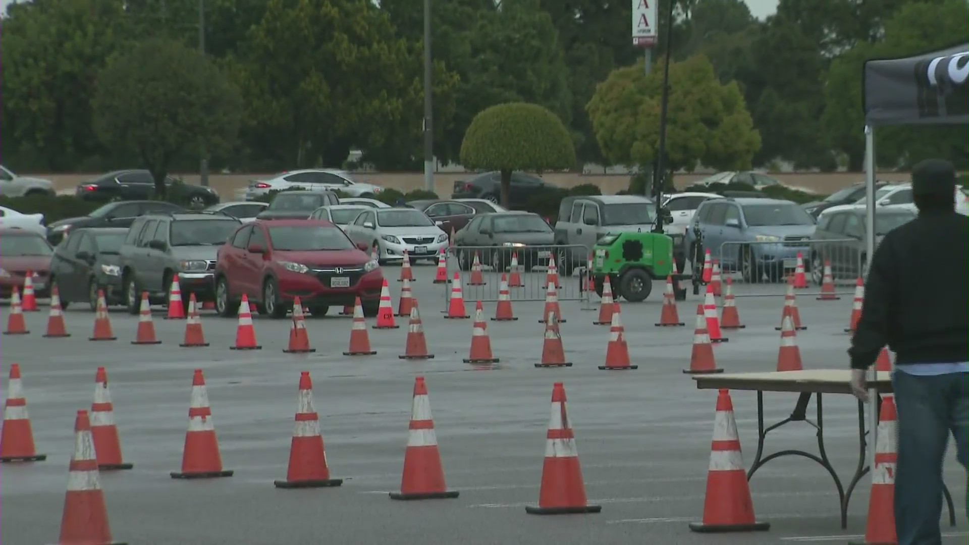 Hundreds of vehicles lined up outside the Forum in Inglewood for free groceries on April 10, 2010. (KTLA)