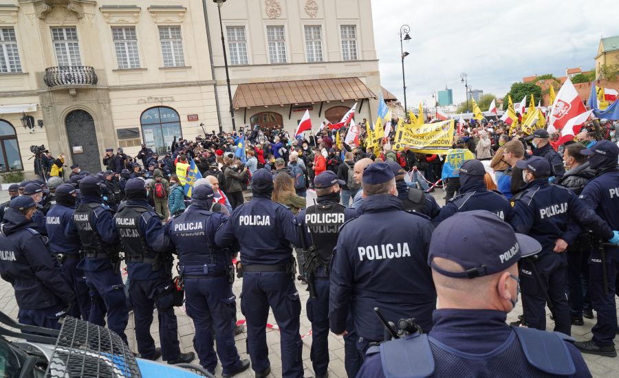 Police surround demonstrators during a protest by Polish entrepreneurs demonstrating in central Warsaw on May 16, 2020, to press for more government aid to help there businesses survive during the novel coronavirus COVID-19 pandemic. (JANEK SKARZYNSKI / AFP via Getty Images)