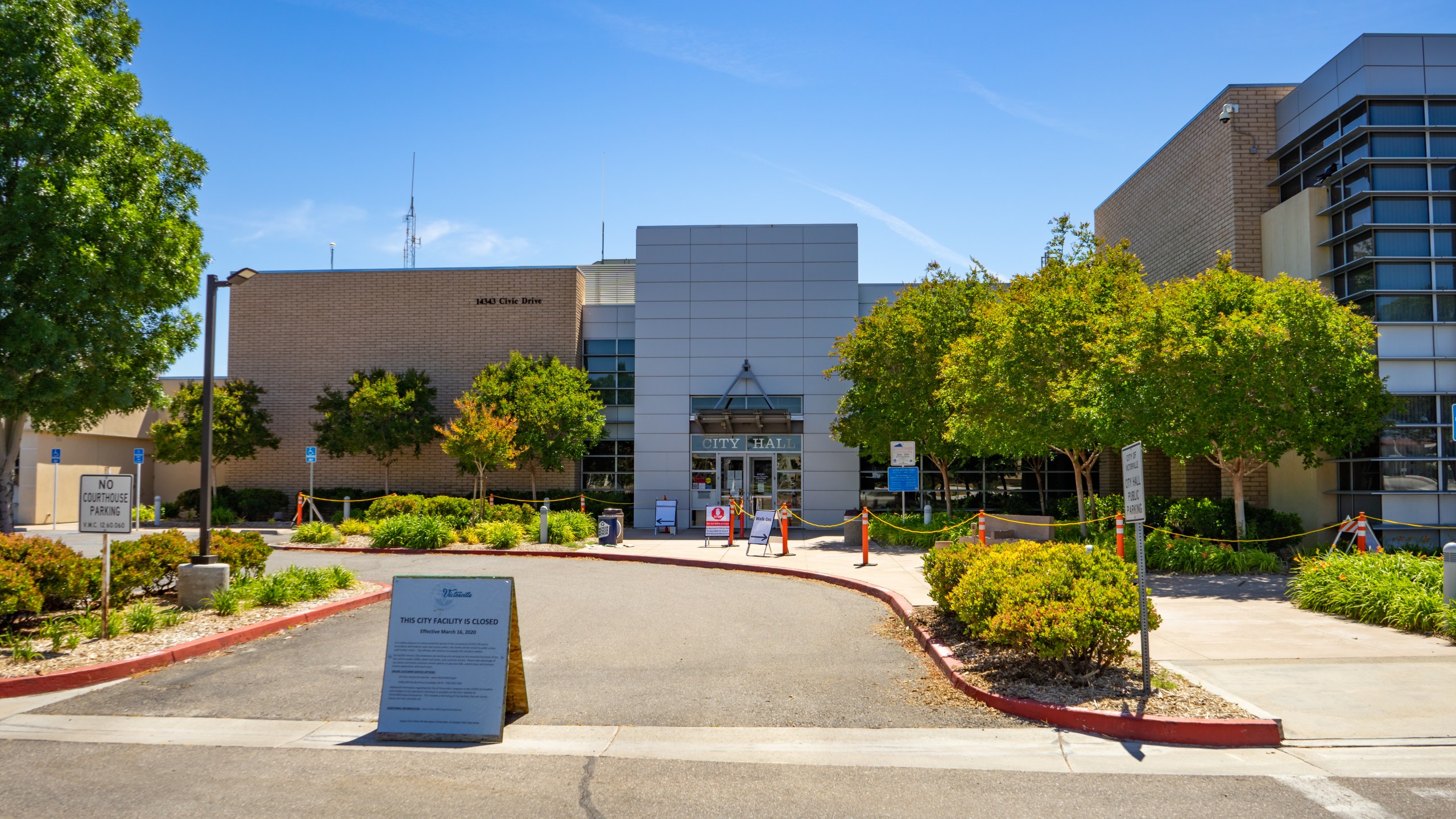 The Victorville City Hall building was under closed to the public due to the COVID-19 crisis of 2020. (iStock Editorial / Getty Images Plus)