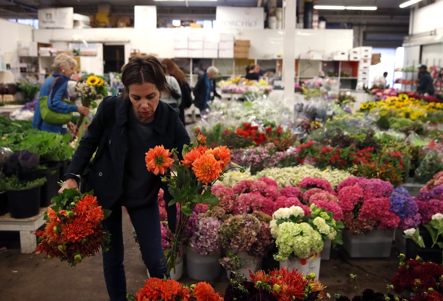 A customer shops for flowers at the San Francisco Flower Mart on August 29, 2014 in San Francisco. (Justin Sullivan/Getty Images)