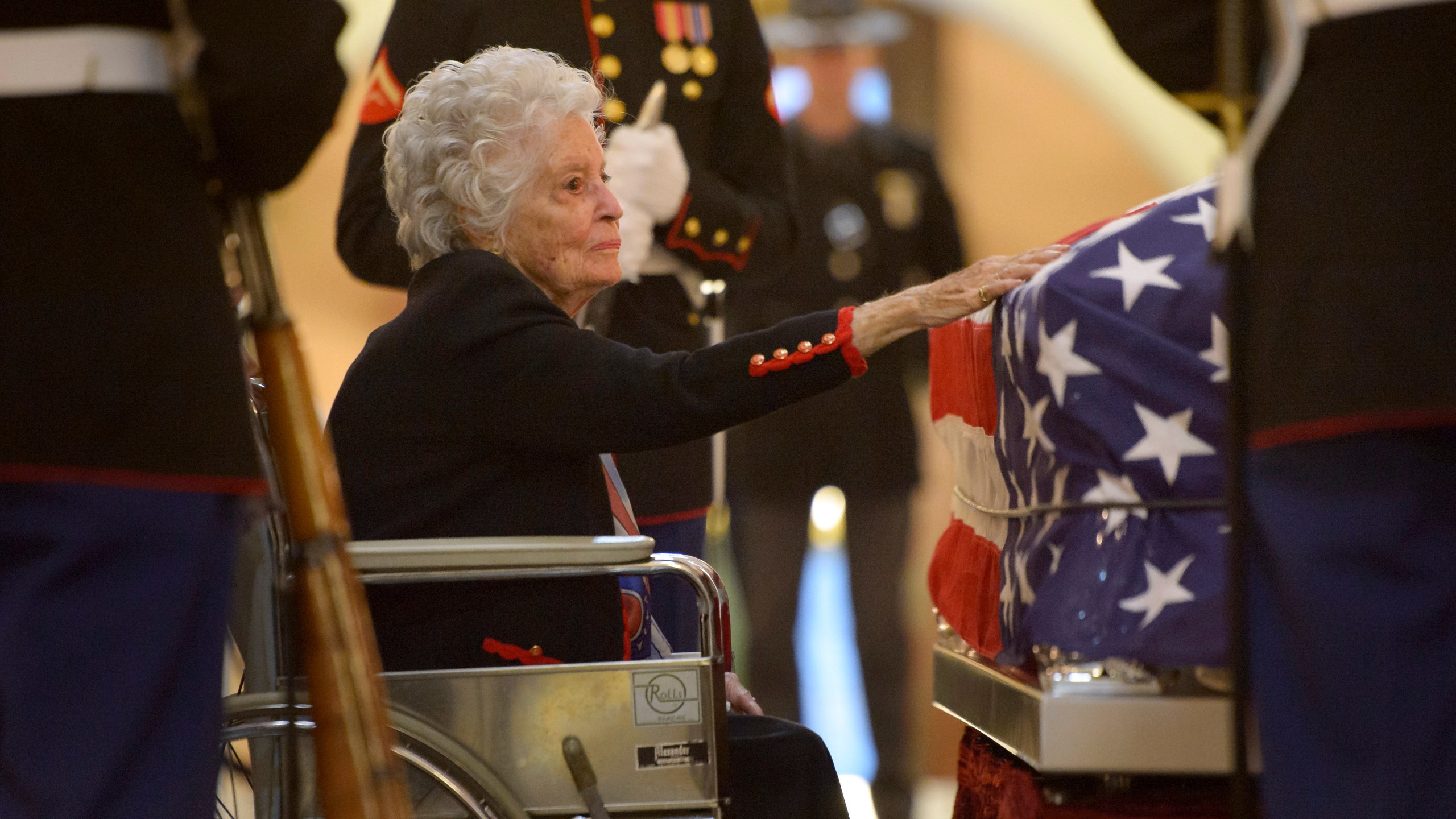 Annie Glenn, widow of former astronaut and Senator John Glenn, pays her respects to her late husband as he lies in repose, under a United States Marine honor guard, in the Rotunda of the Ohio Statehouse December 16, 2016 in Columbus, Ohio. (Bill Ingalls/NASA via Getty Images)