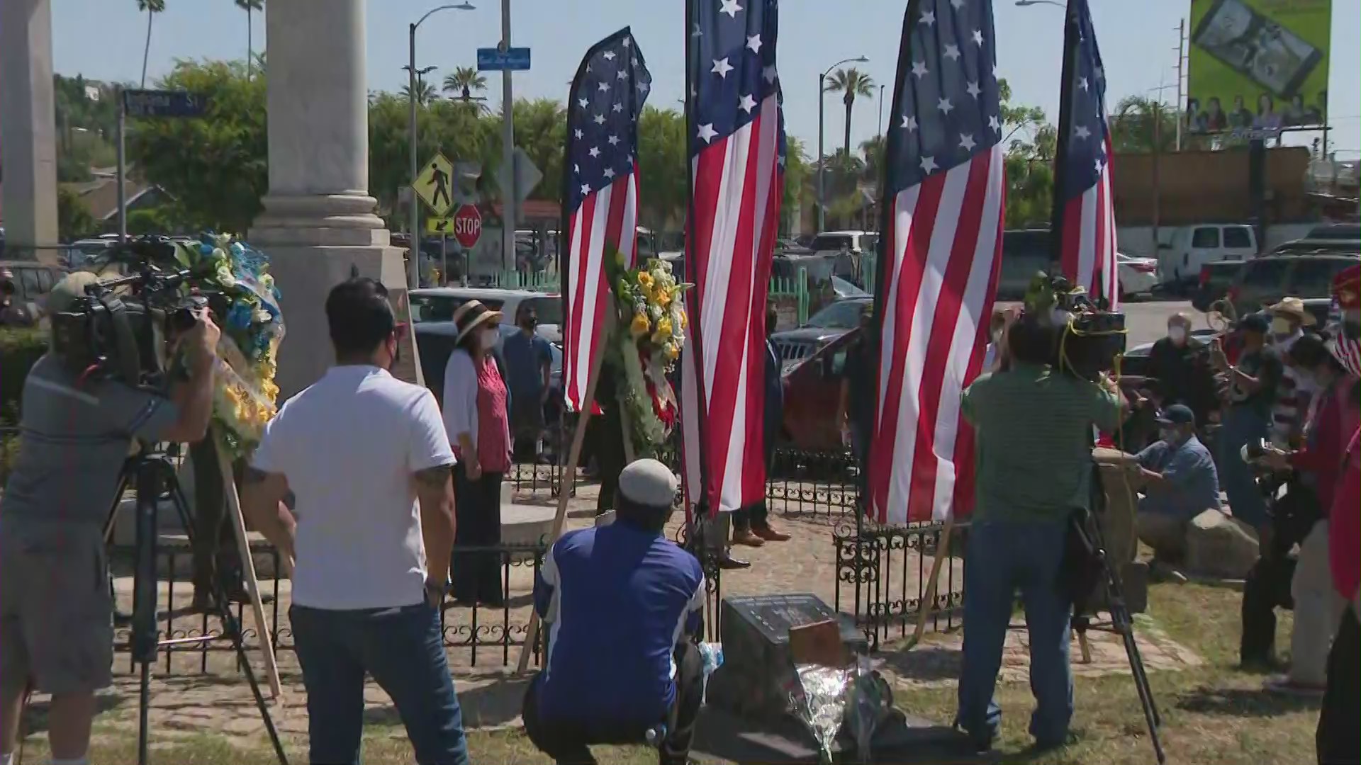 A ceremony is held at the Mexican-American All Wars Memorial in Boyle Heights on May 25, 2020. (KTLA)