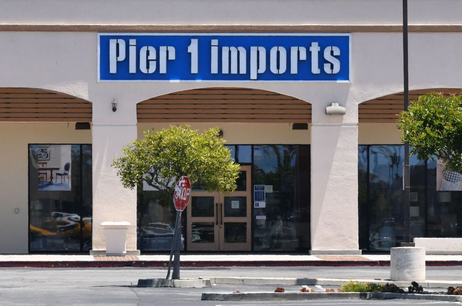 A closed Pier 1 Imports store in Culver City, California, on May 20 2020. (CHRIS DELMAS/AFP via Getty Images)