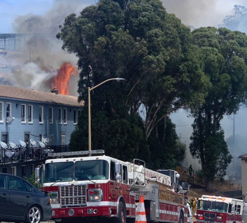 A grass fire in the in the Potrero Hill neighborhood of San Francisco on June 5, 2020. (San Francisco Firefighters 798)