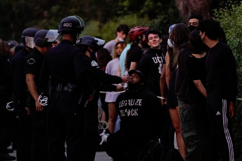 People being arrested by law enforcement amid protests in Los Angeles wait to be processed by officers on a Wilshire Boulevard sidewalk June 1, 2020, in Westwood.(Kent Nishimura / Los Angeles Times)