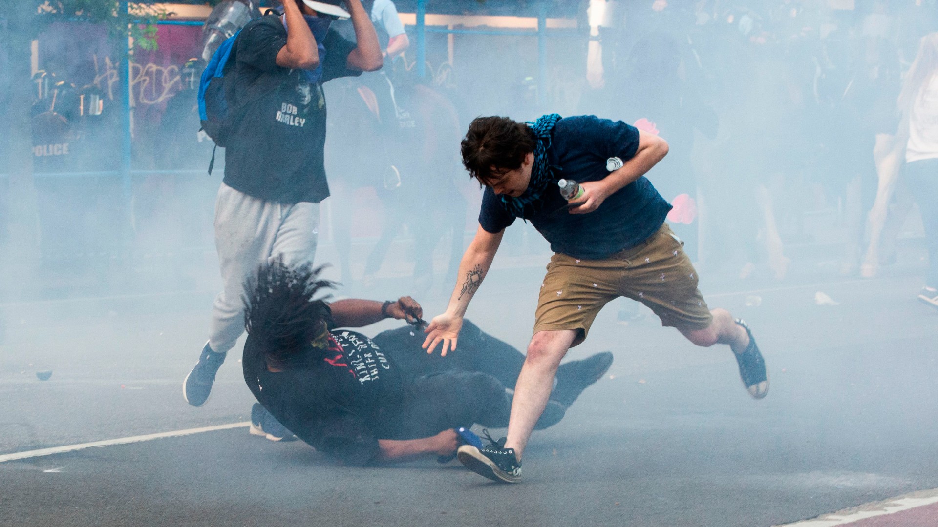 Protestors are tear gassed as the police disperse them near the White House on June 1, 2020 as demonstrations against George Floyd's death continue. (Roberto Schmidt/AFP/Getty Images)