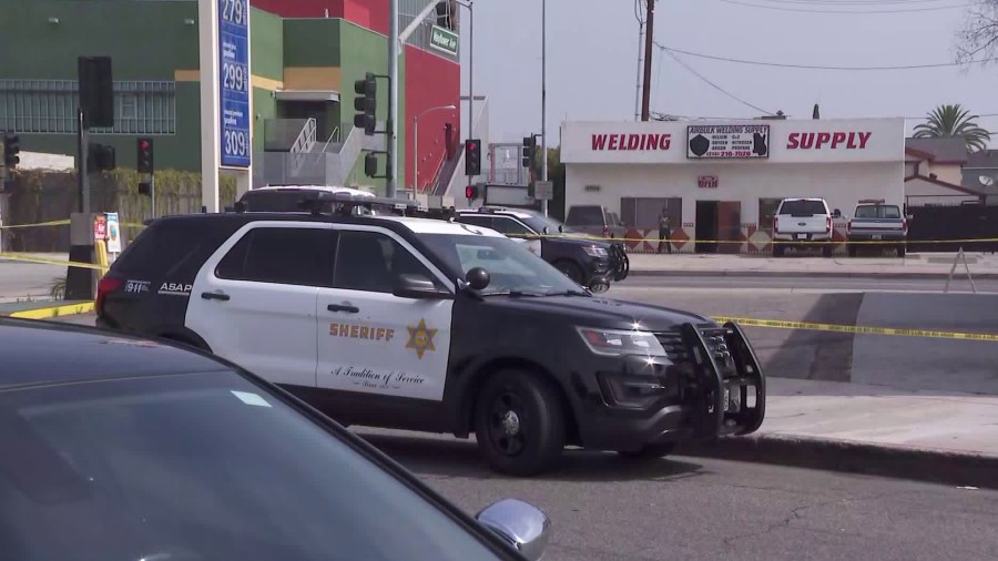 Los Angeles County Sheriff's Department officials respond to a fatal stabbing at an Arco station in Maywood on June 24, 2020. (KTLA)