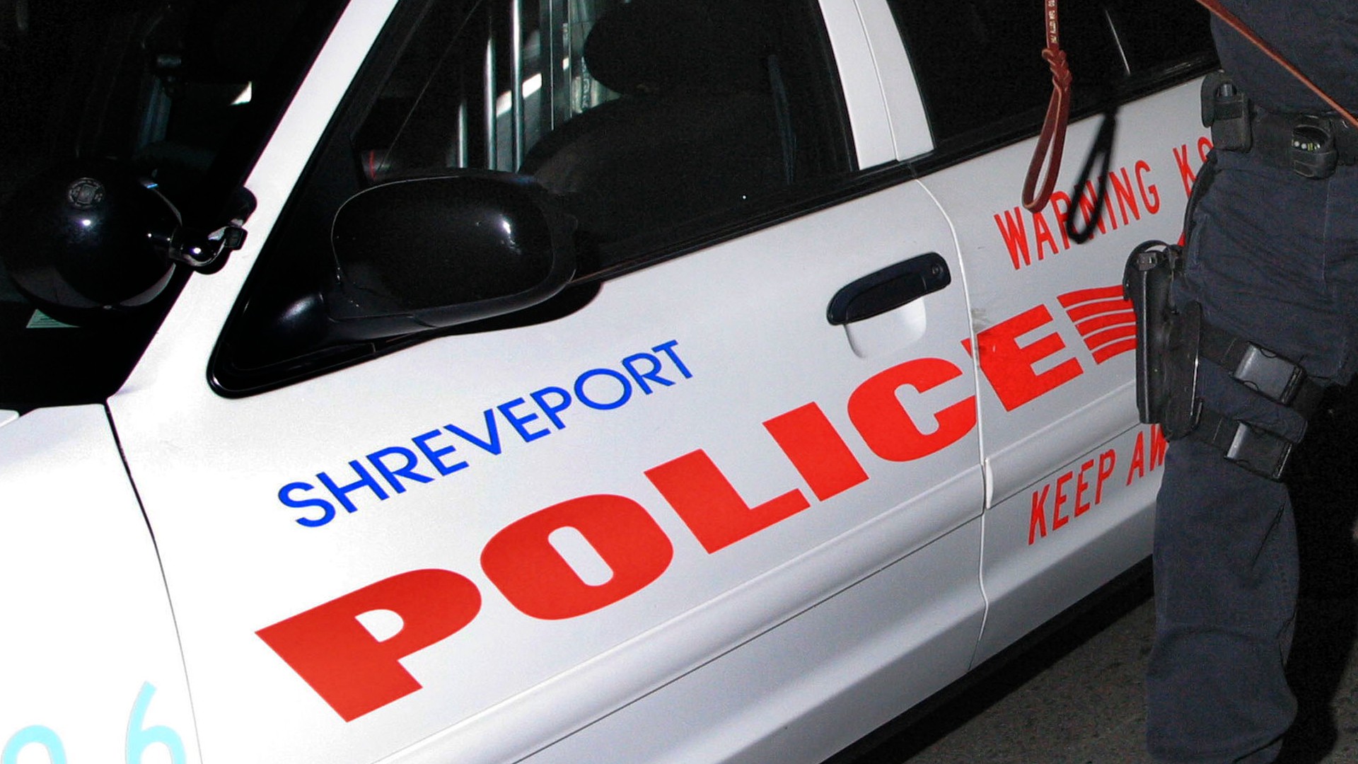 A detail from a photo from Jan. 25, 2005, shows a Shreveport Police Department officer next to a patrol car. (Mario Villafuerte/Getty Images)