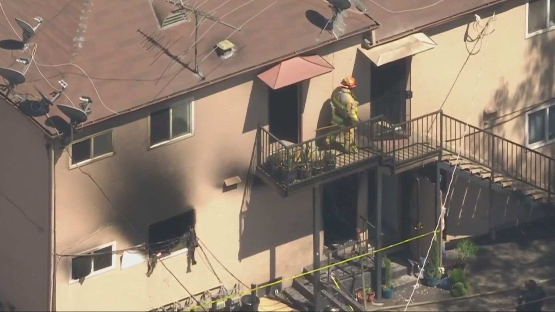 Authorities investigate the scene of a deadly fire at a Pasadena apartment building on July 29, 2020. (KTLA)