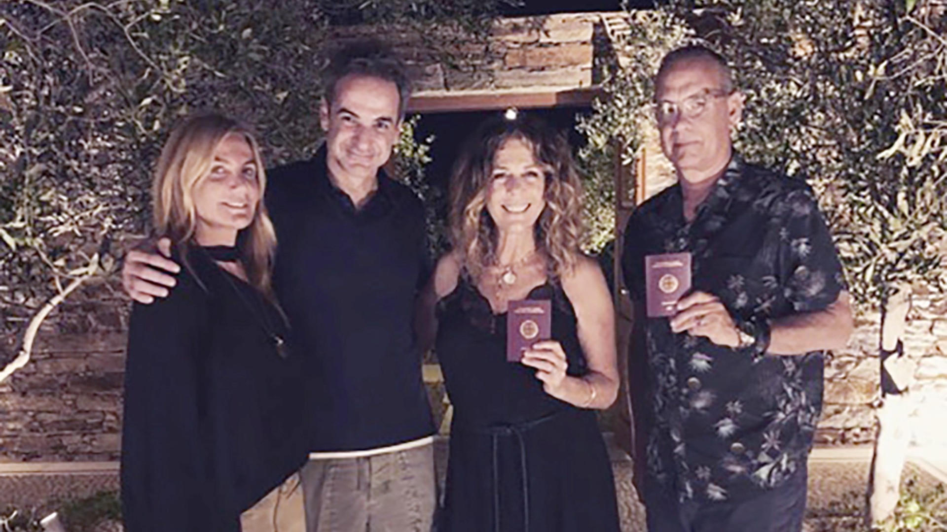 Tom Hanks and Rita Wilson are now Greek citizens (Kyriakos Mitsotakis/Instagram)