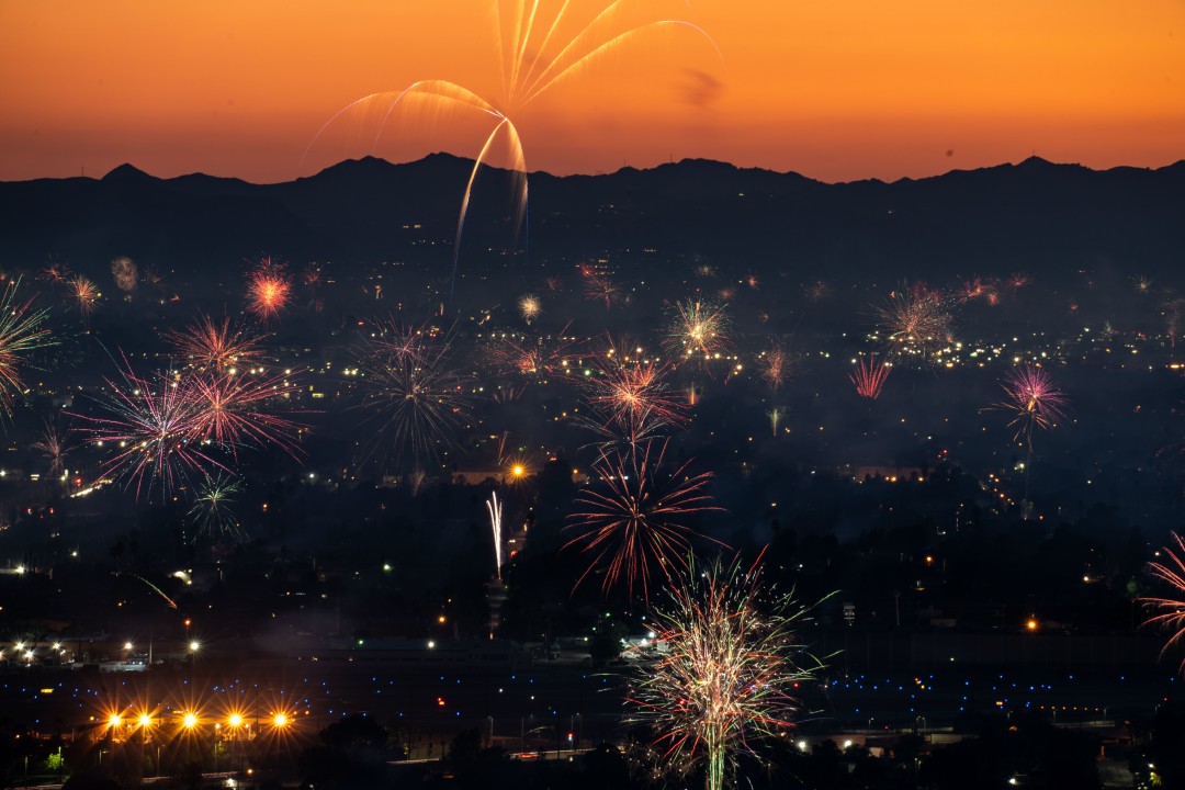 Fireworks over North Hollywood, as seen from Burbank on July 4, 2020.(Kent Nishimura/Los Angeles Times)