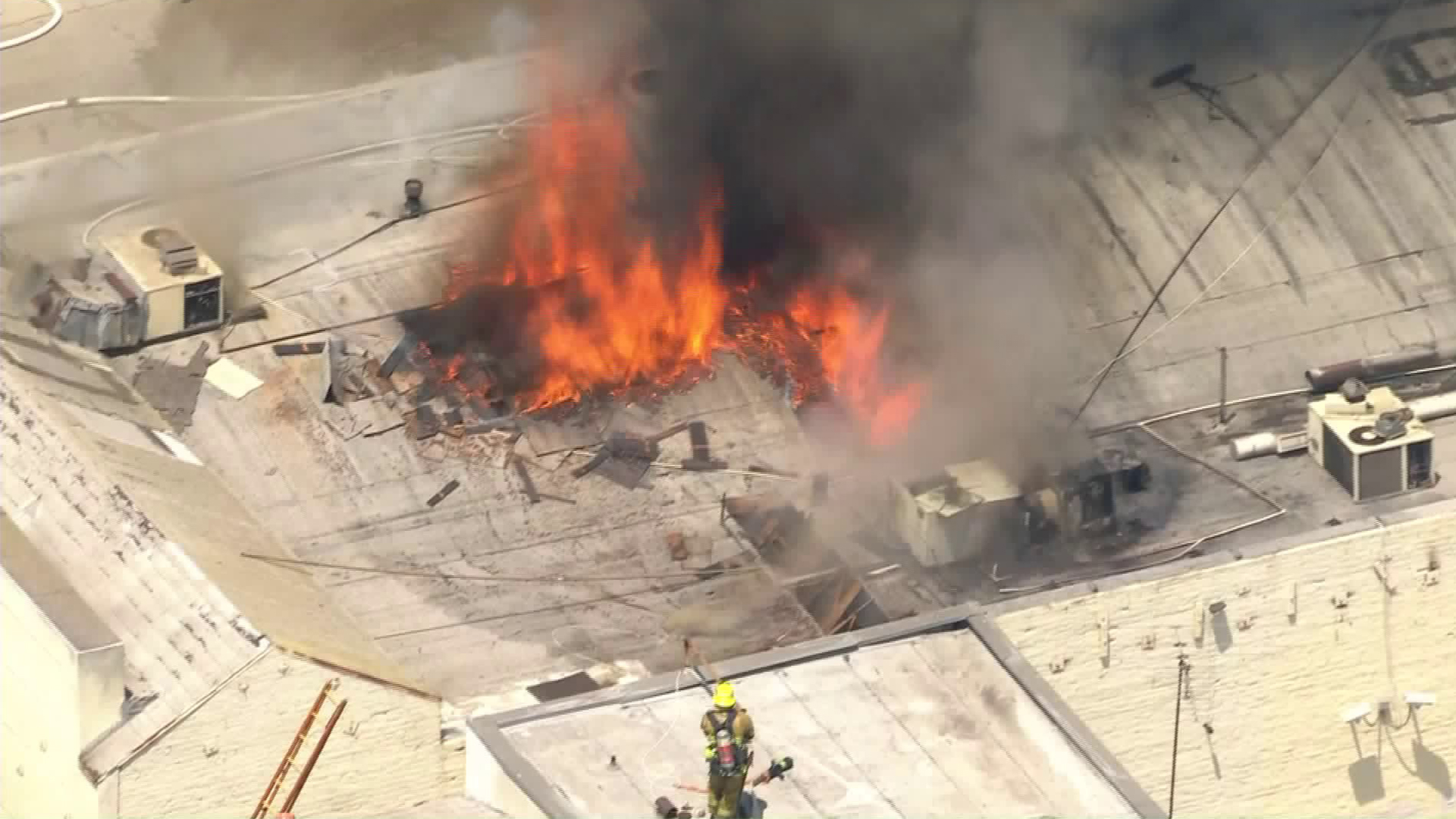 Fire crews battle a structure fire in the Pico-Robertson area on July 24, 2020. (KTLA)