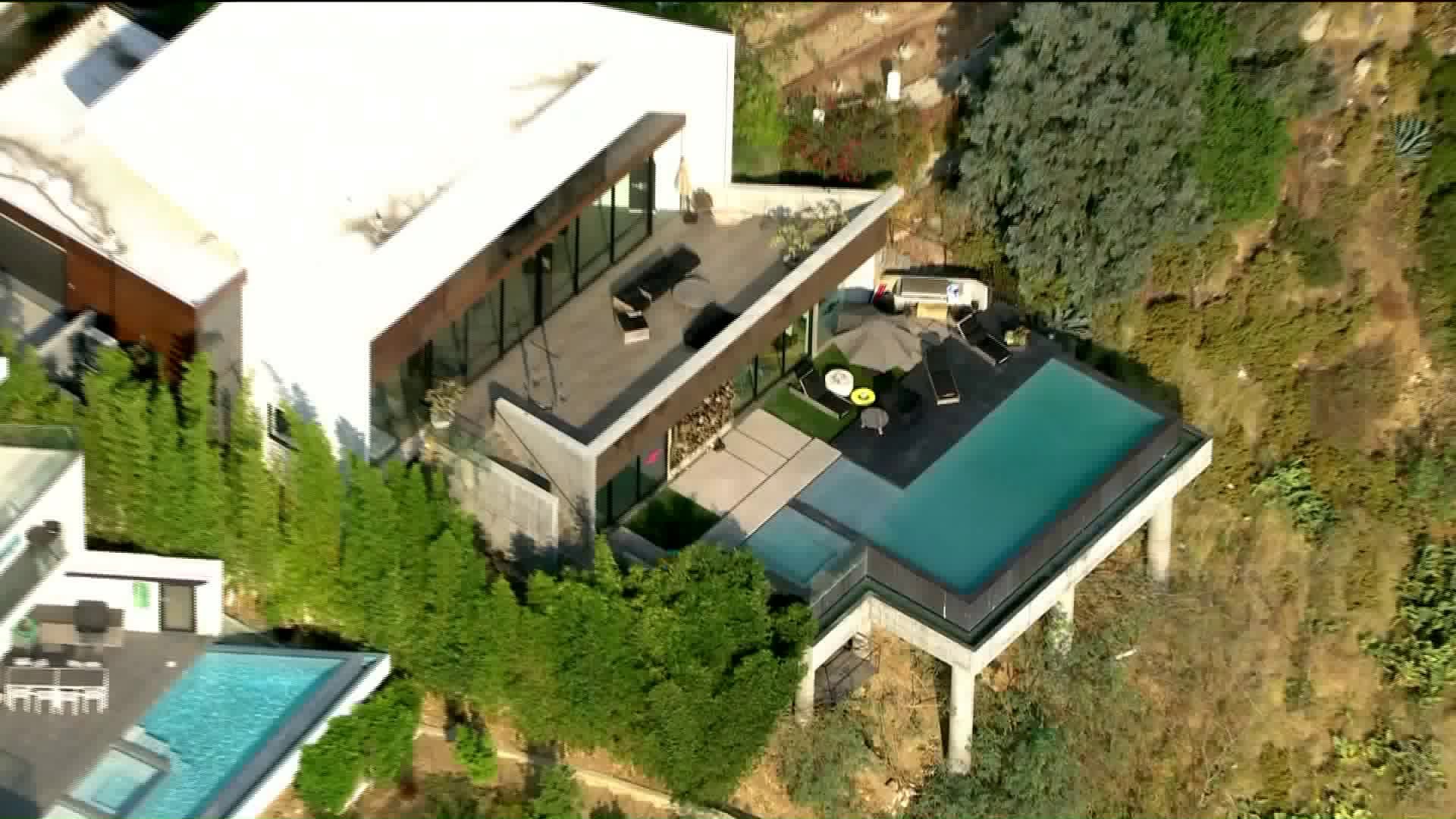 Mayor Eric Garcetti said he authorized shutting off utility services at this Hollywood Hills home pictured on Aug. 19, 2020, that’s been the site of parties despite a ban on large gatherings during the coronavirus pandemic. (KTLA)