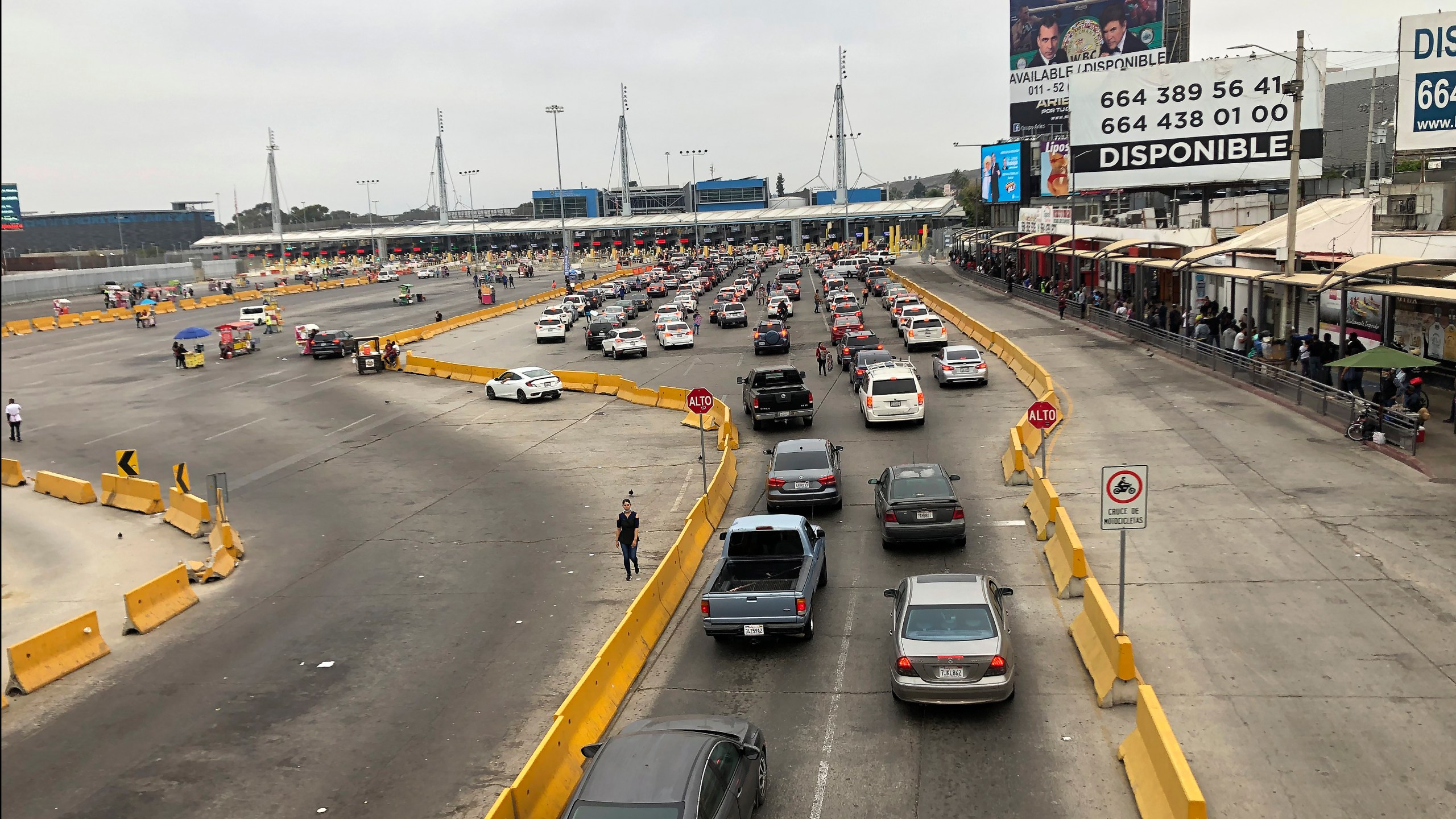 Cars wait in line to enter the U.S. at San Diego's San Ysidro border crossing on Aug. 25, 2020, in Tijuana, Mexico. (Elliot Spagat / Associated Press)