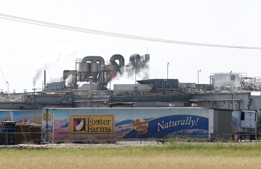 The Foster Farms processing plant in Livingston, California, is seen in 2013. (Rich Pedroncelli / Associated Press)