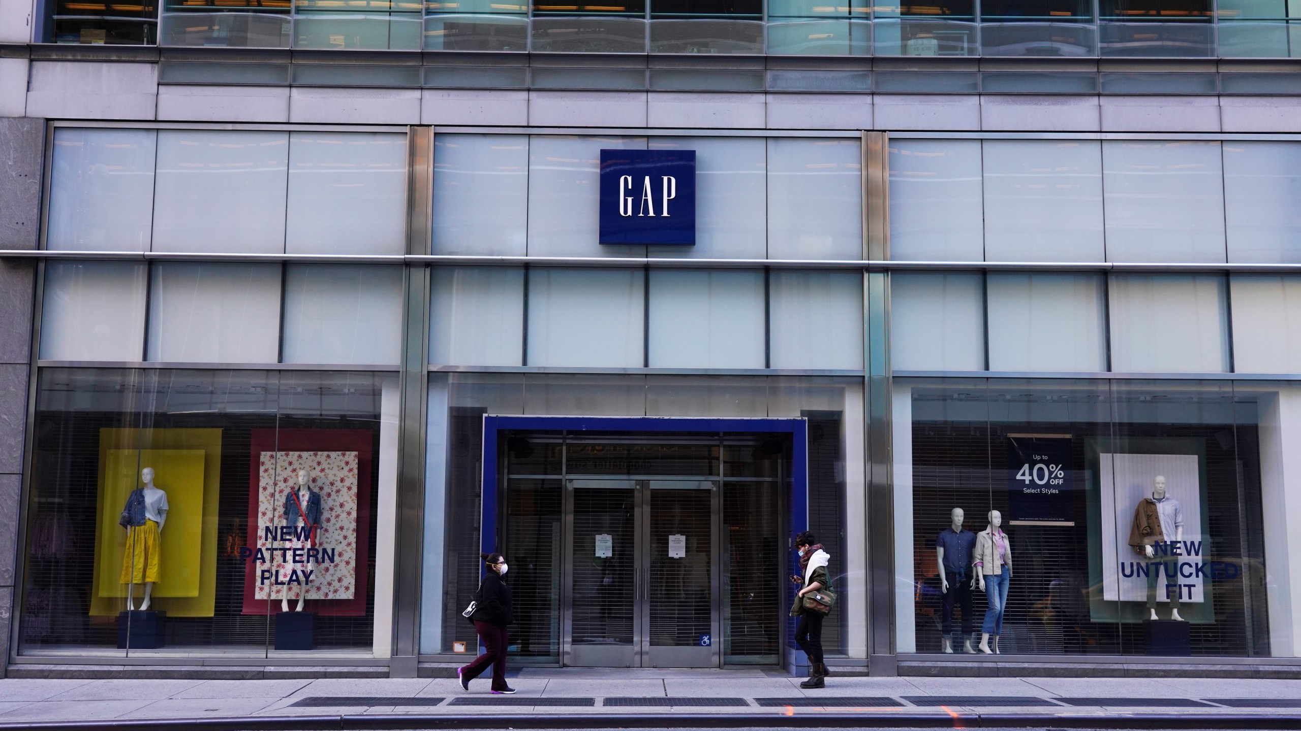 An exterior view of a closed GAP store during the coronavirus pandemic on May 12, 2020 in New York City. (Cindy Ord/Getty Images)