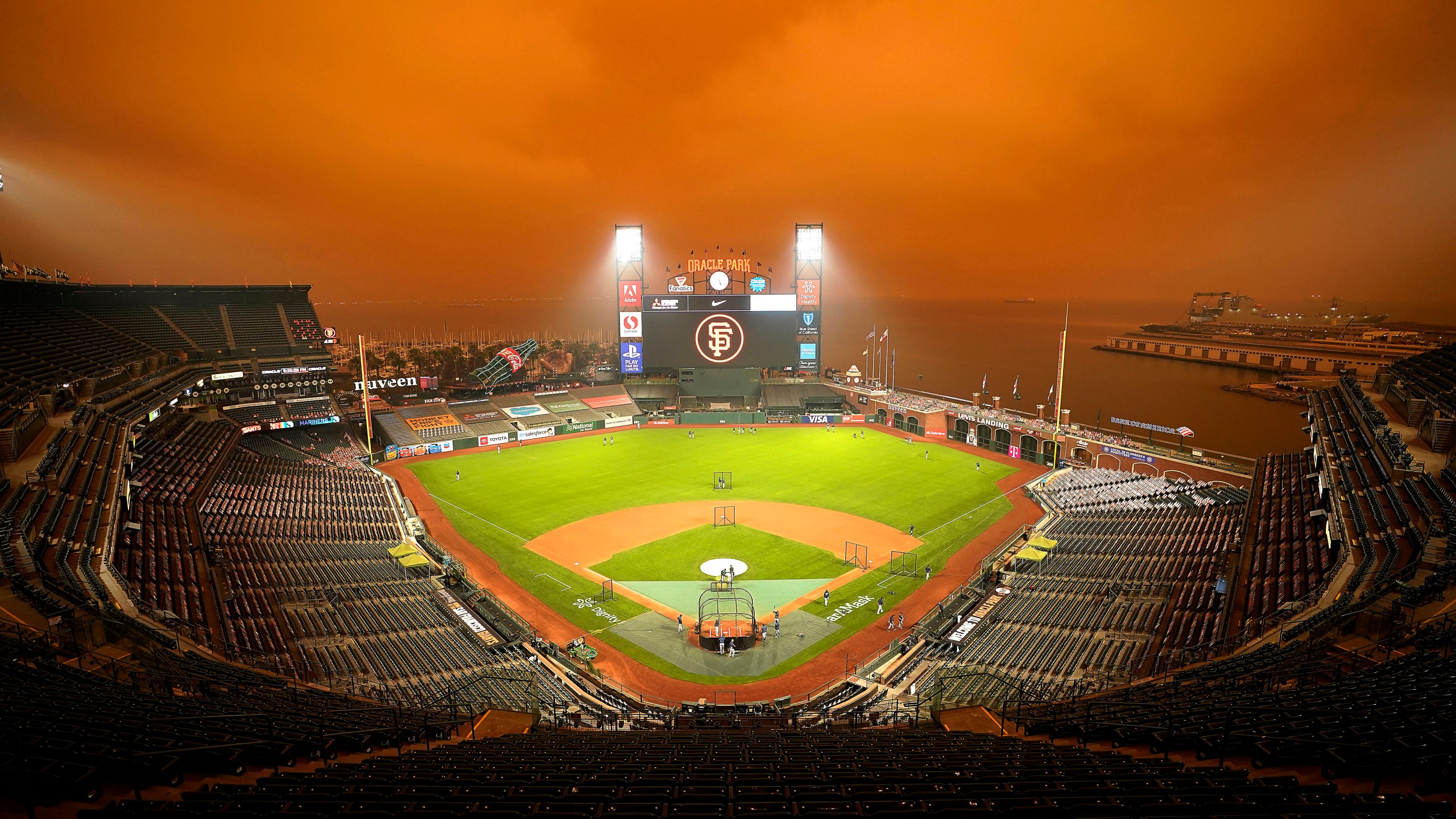 Smoke from California wildfires obscures the sky over Oracle Park as the Seattle Mariners take batting practice before their baseball game against the San Francisco Giants on Sept. 9, 2020, in San Francisco. (Tony Avelar / Associated Press)