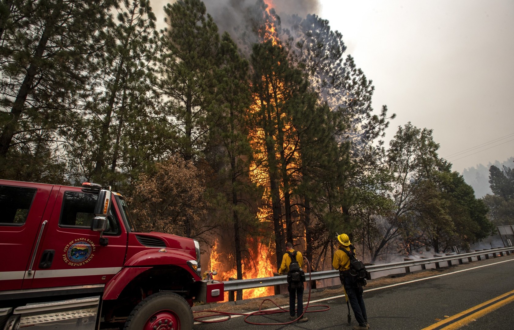 Flames from the Bear fire in Oroville, Calif. (Brian van der Brug/Los Angeles Times)