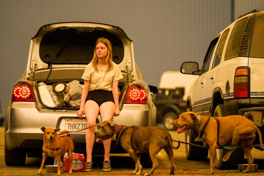 Kelsey Mueller, 16, waits with her family to be escorted from the Creek fire evacuation zone at Shaver Lake Marina in Fresno County.(Kent Nishimura / Los Angeles Times)