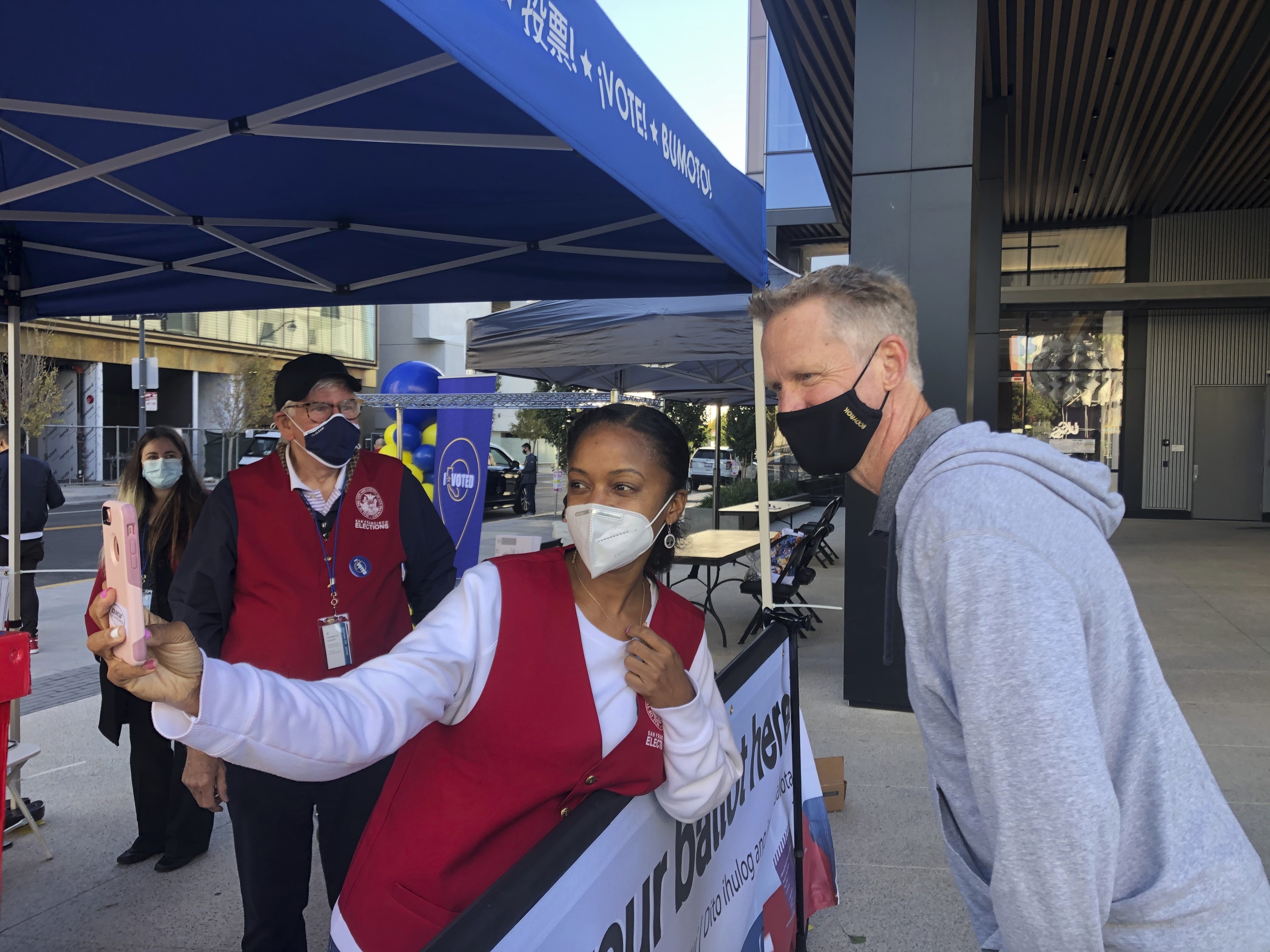 Golden State Warriors coach Steve Kerr poses for a selfie with voting worker Jujuana Williams of Oakland on Saturday, Oct. 31, in San Francisco. (Janie McCauley/AP Photo)